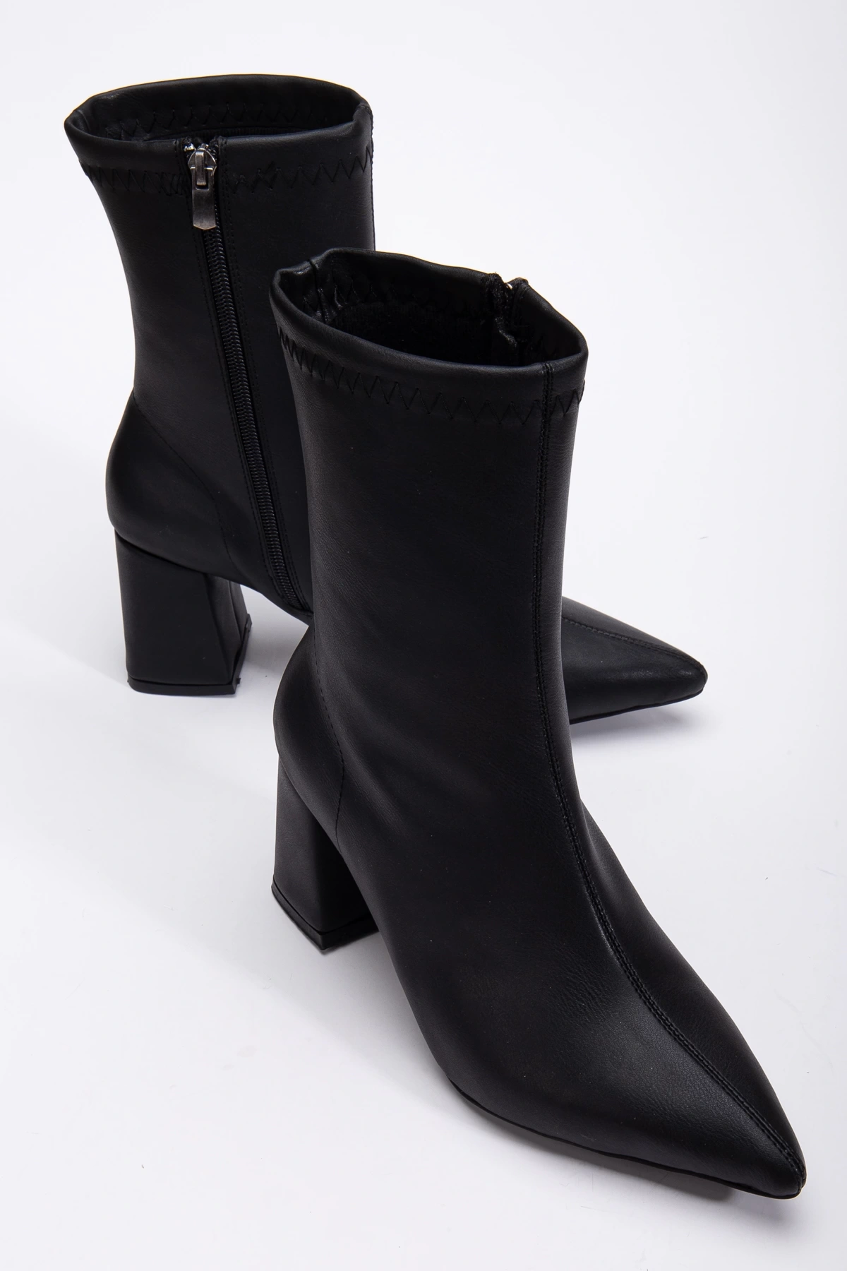 Venessa Kadın Siyah Sivri Burun Orta Boy Topuklu Bot