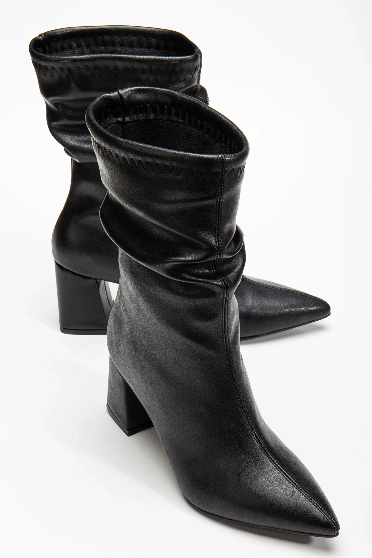 Noire Kadın Siyah Deri Büzgülü Sivri Burun Kalın Topuklu Bot
