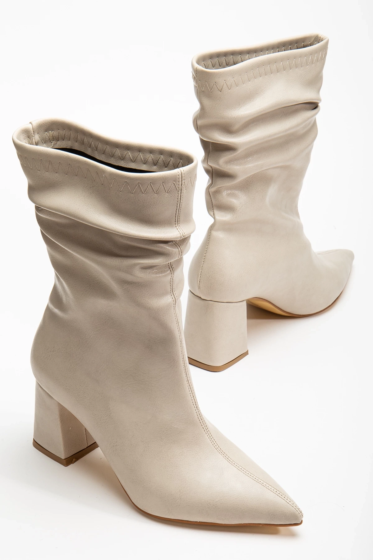 Noire Kadın Bej Deri Büzgülü Sivri Burun Kalın Topuklu Bot