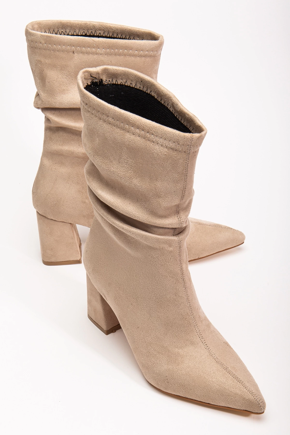 Noire Kadın Bej Süet Büzgülü Sivri Burun Kalın Topuklu Bot