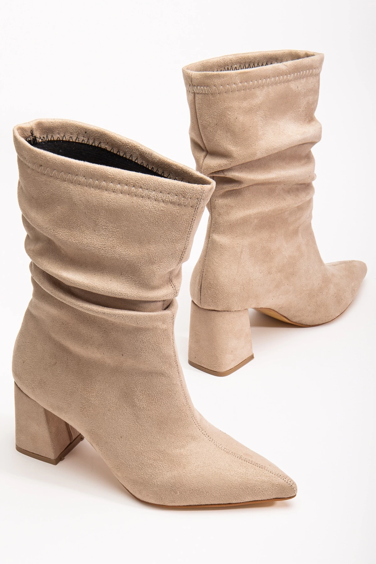 Noire Kadın Bej Süet Büzgülü Sivri Burun Kalın Topuklu Bot