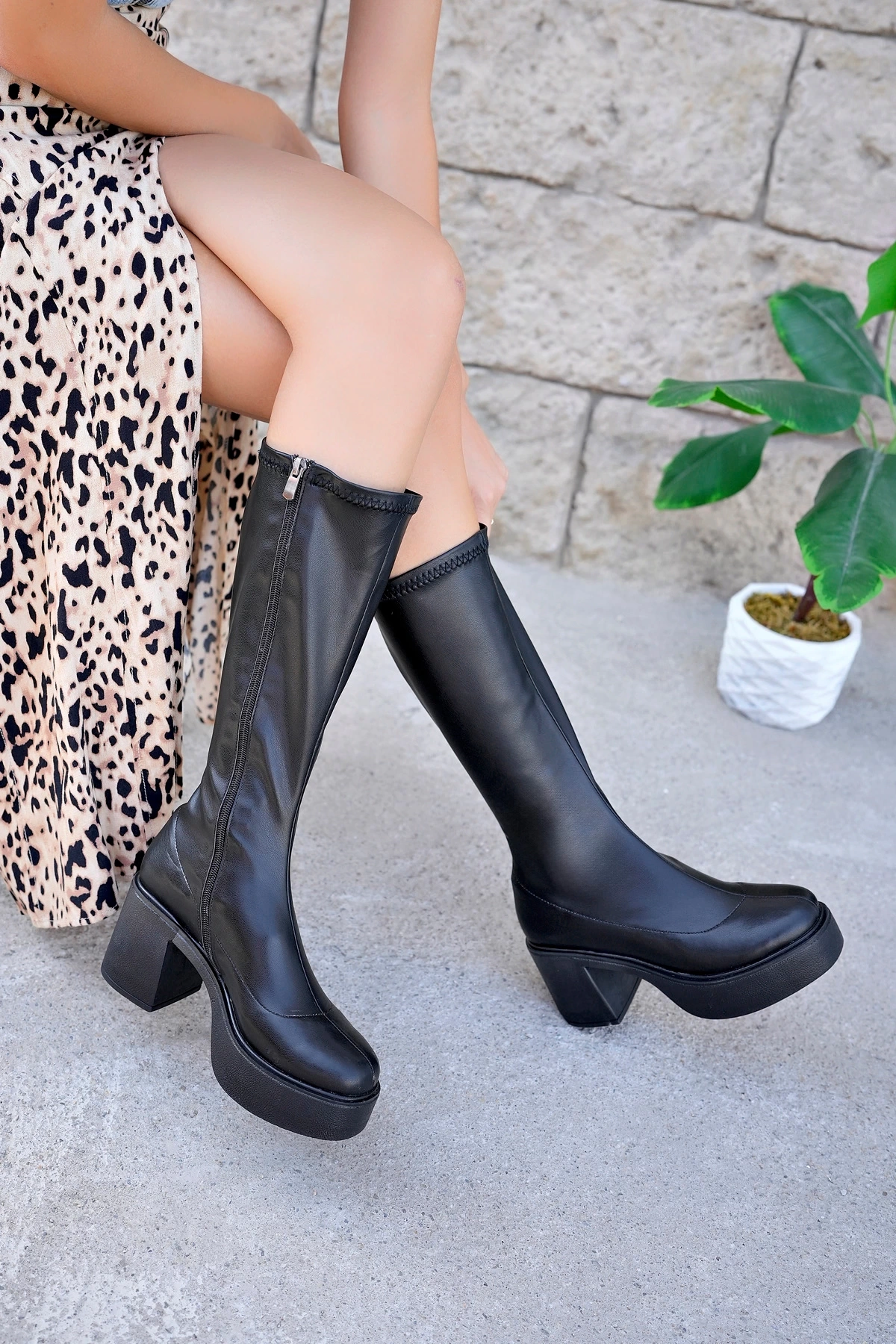 Kadın Siyah Streç Uzun Bacağı Saran Yüksek Tabanlı Platform Topuklu Çizme