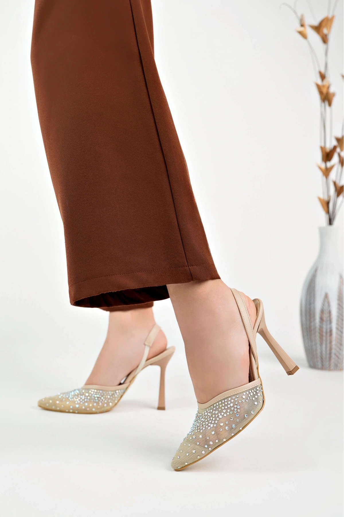 Kadın Bej Sivri Burun Taşlı Arkası Açık Abiye Yeni Sezon Topuklu Ayakkabı