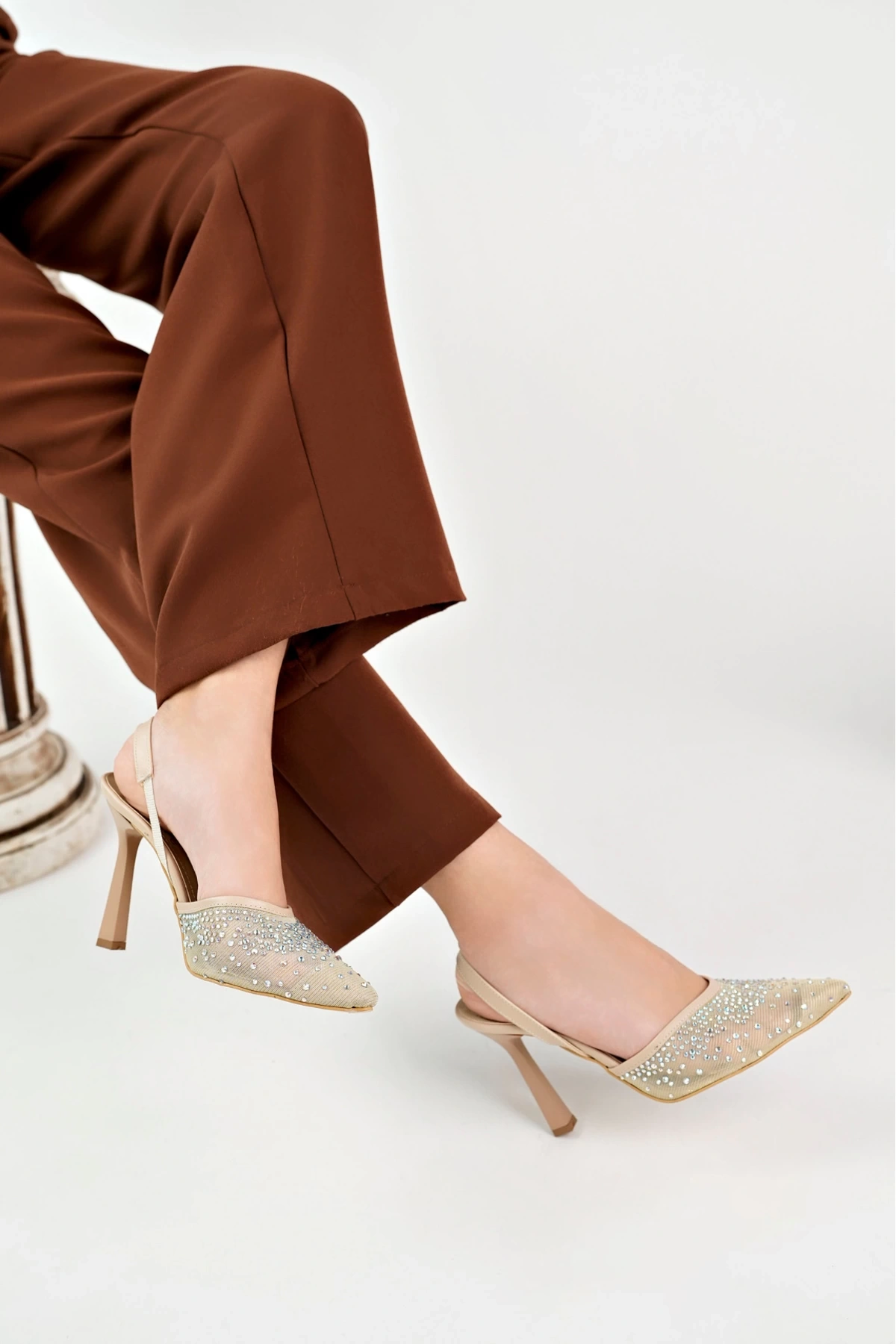 Kadın Bej Sivri Burun Taşlı Arkası Açık Abiye Yeni Sezon Topuklu Ayakkabı