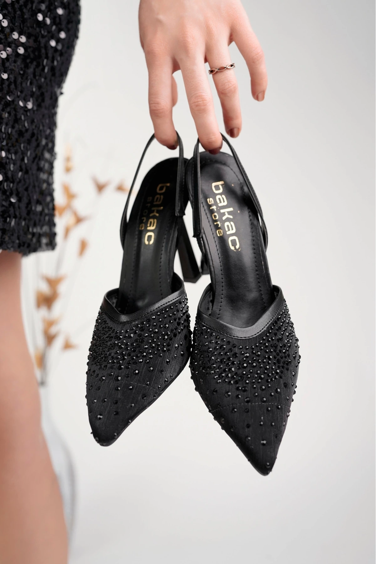 Kadın Siyah Sivri Burun Taşlı Arkası Açık Abiye Yeni Sezon Topuklu Ayakkabı