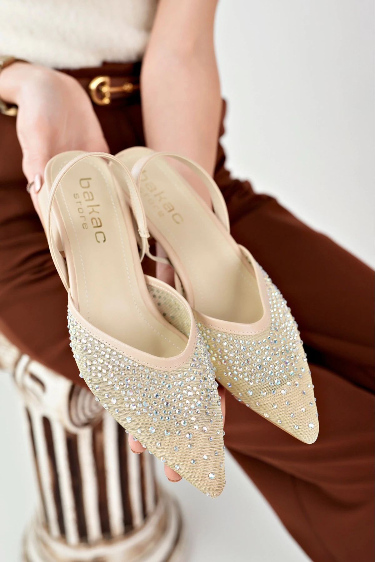 Kadın Bej Kısa Topuklu Taşlı Ayakkabı