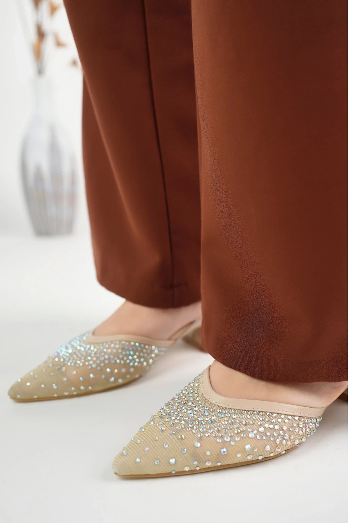 Kadın Bej Kısa Topuklu Taşlı Ayakkabı