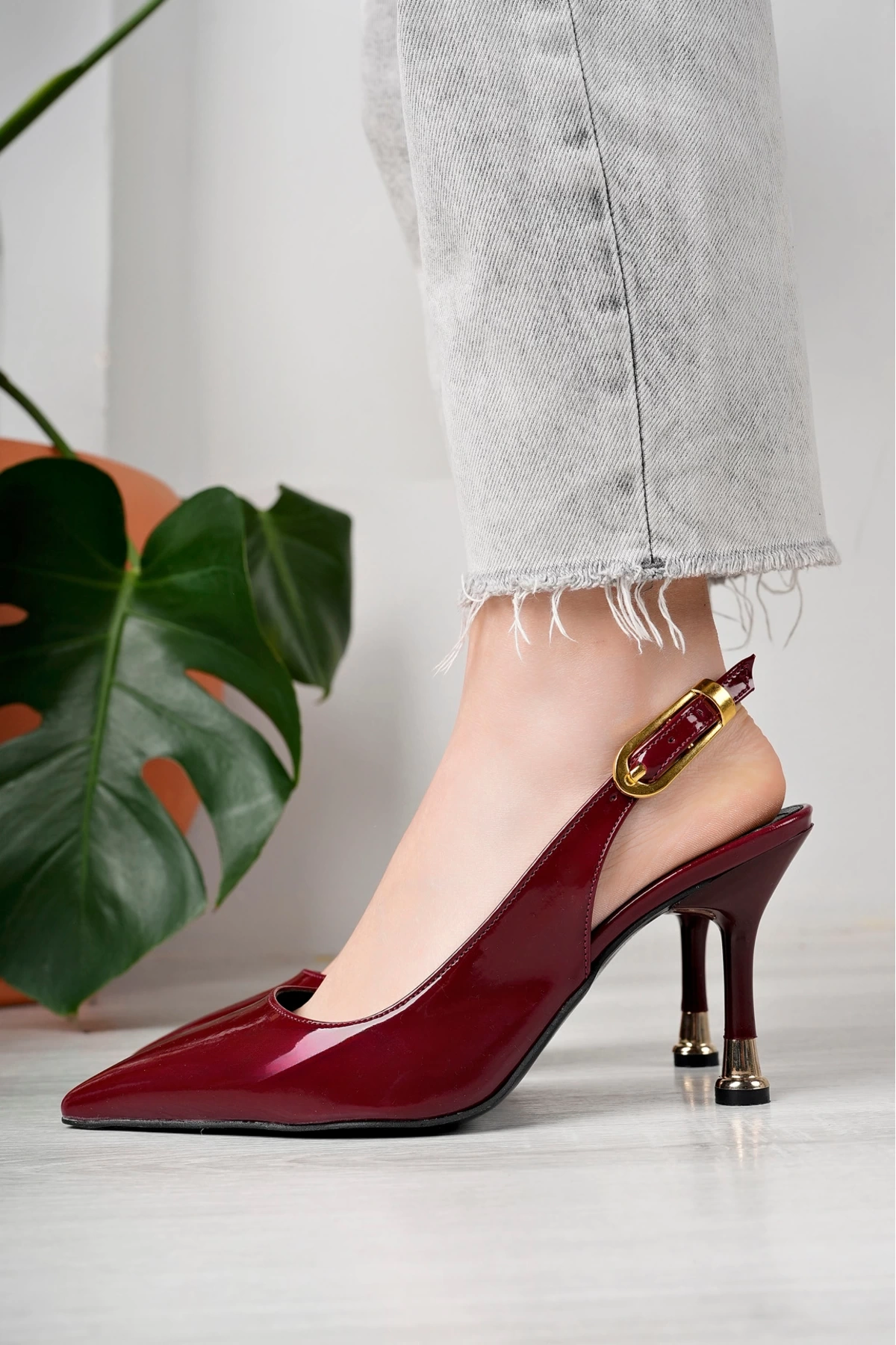 Kadın Bordo Rugan Tokalı Sivri Şık Topuklu Stiletto Ayakkabı