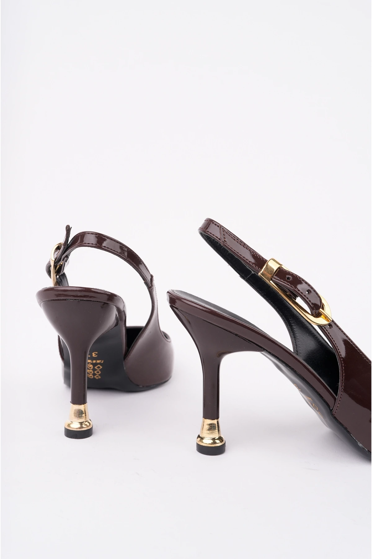 Kadın Acı Kahve Rugan Tokalı Sivri Şık Topuklu Stiletto Ayakkabı