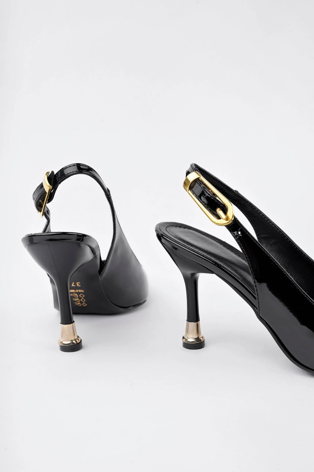 Kadın Siyah Rugan Tokalı Sivri Burun Şık Topuklu Stiletto Ayakkabı