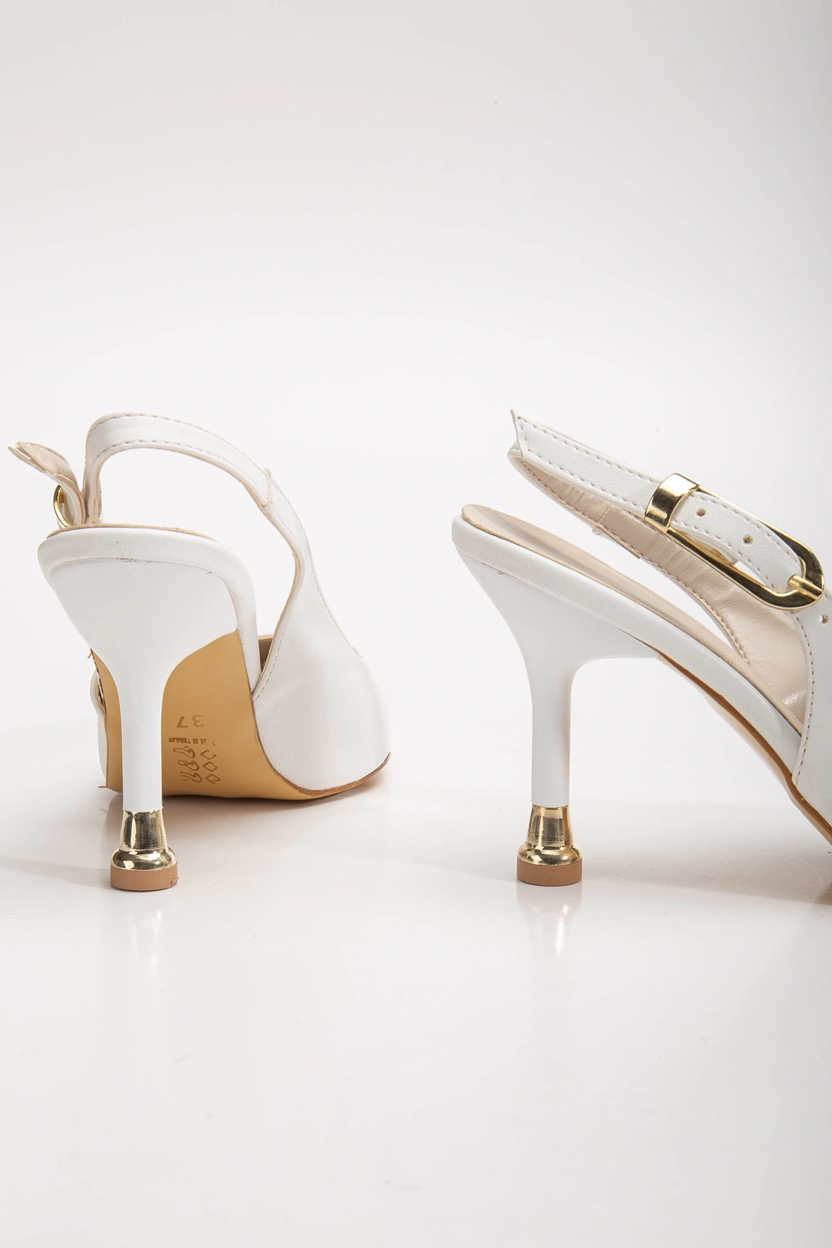 Kadın Beyaz Deri Tokalı Sivri Şık Topuklu Stiletto Ayakkabı