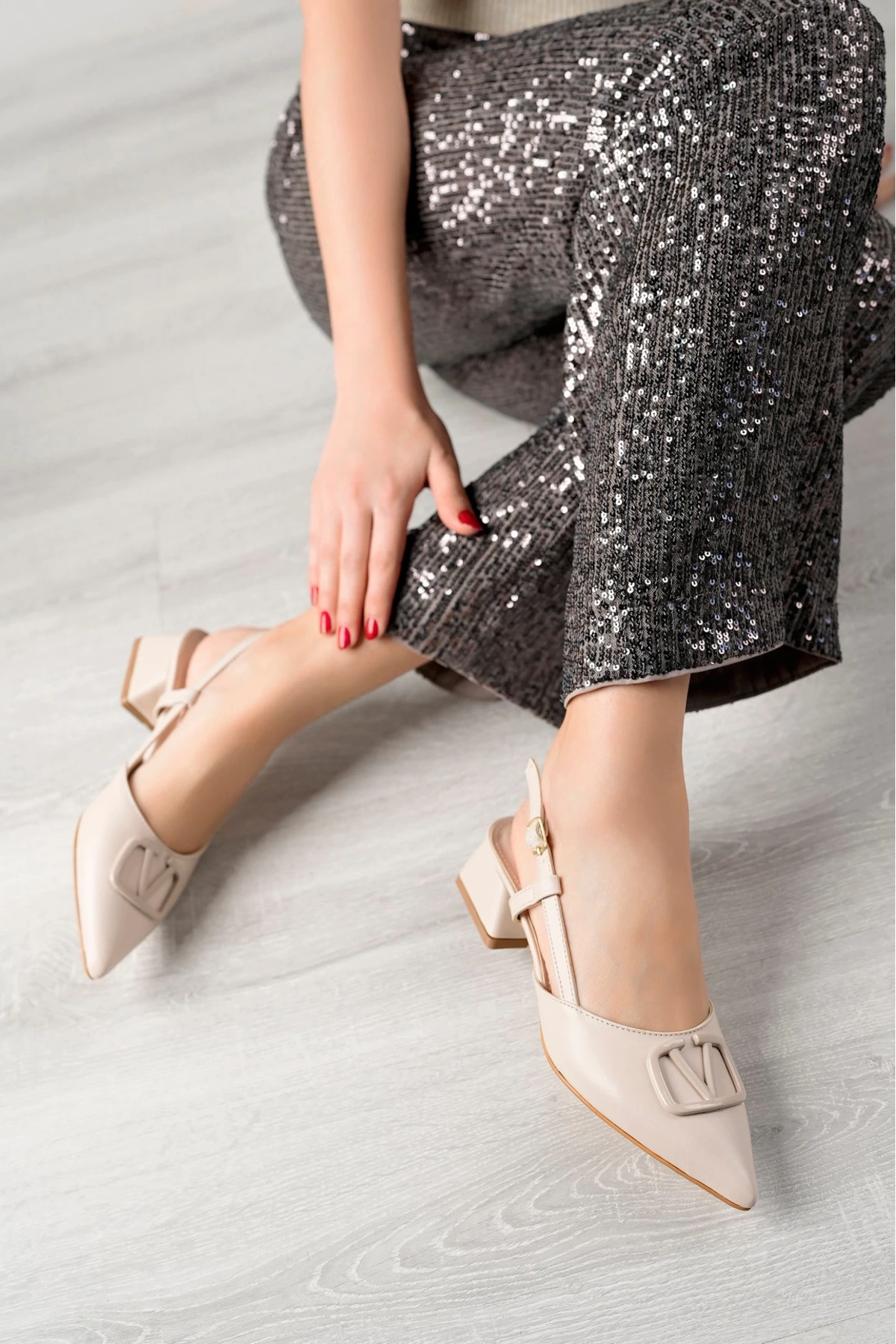 Kadın Ten Tokalı Kısa Topuklu Ayakkabı