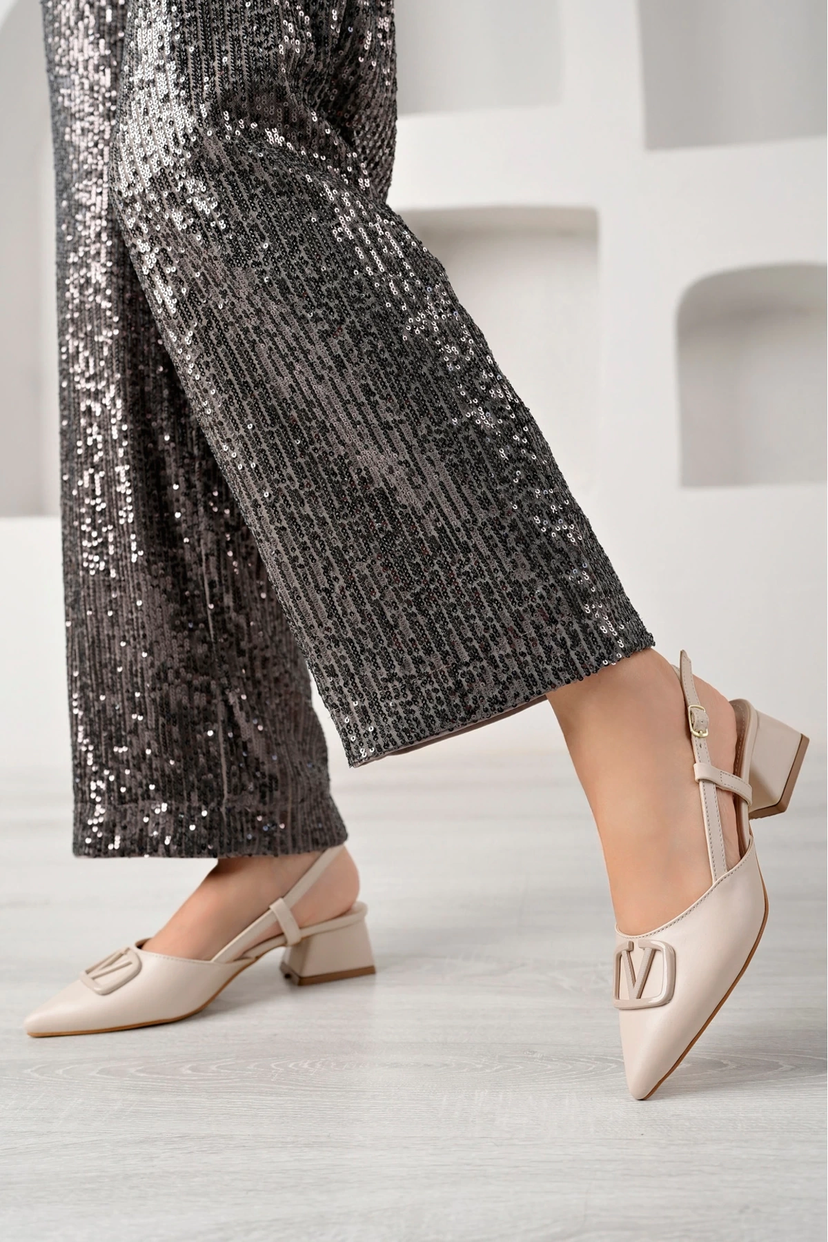 Kadın Ten Tokalı Kısa Topuklu Ayakkabı