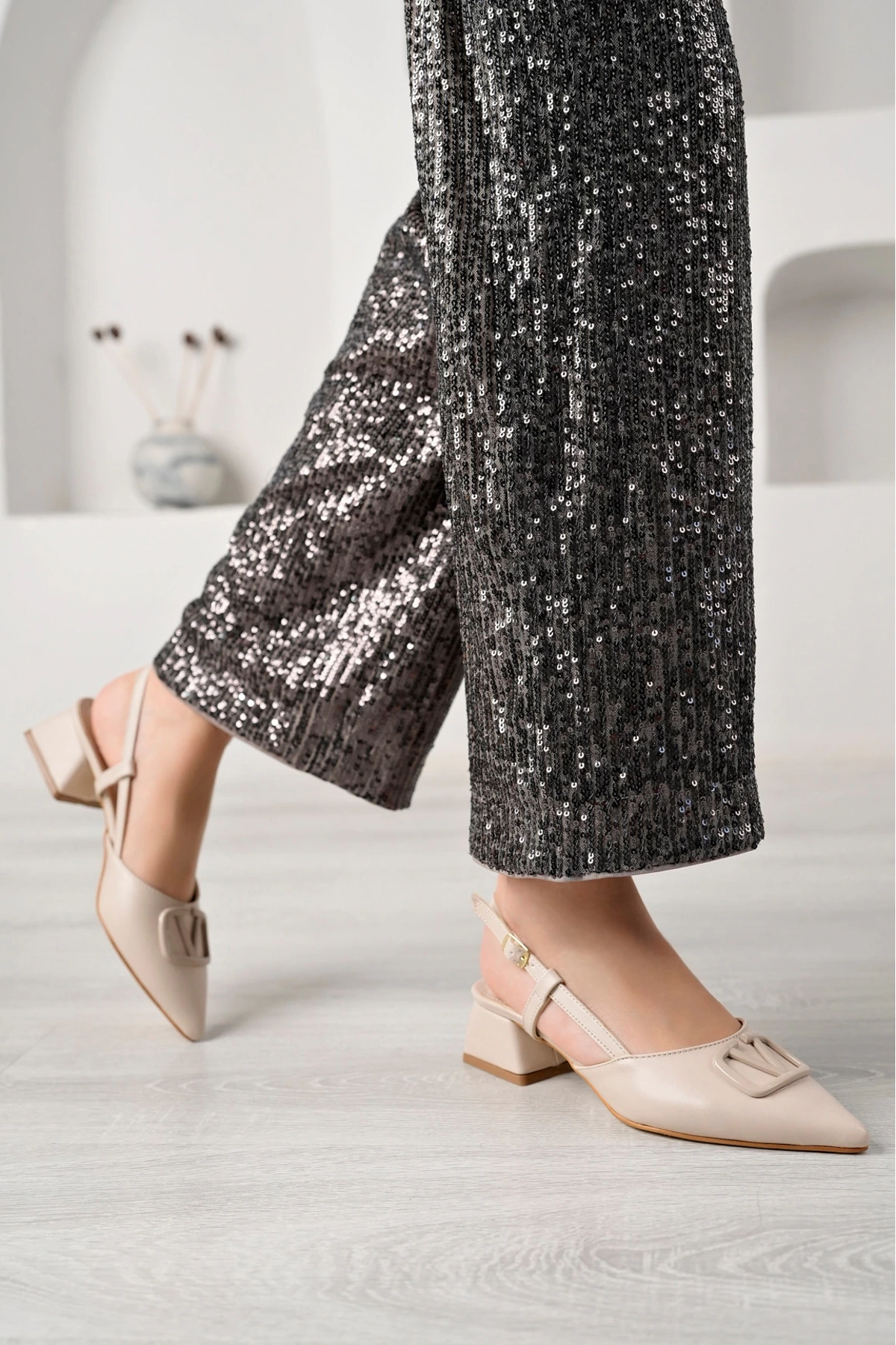 Kadın Ten Tokalı Kısa Topuklu Ayakkabı