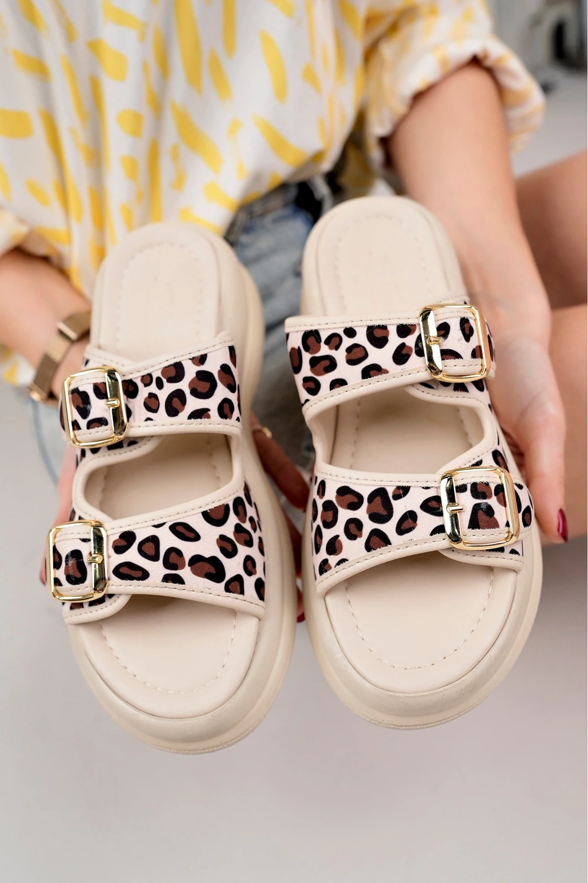 Ortopedik Bej Leopar Desenli Rahat Terlik