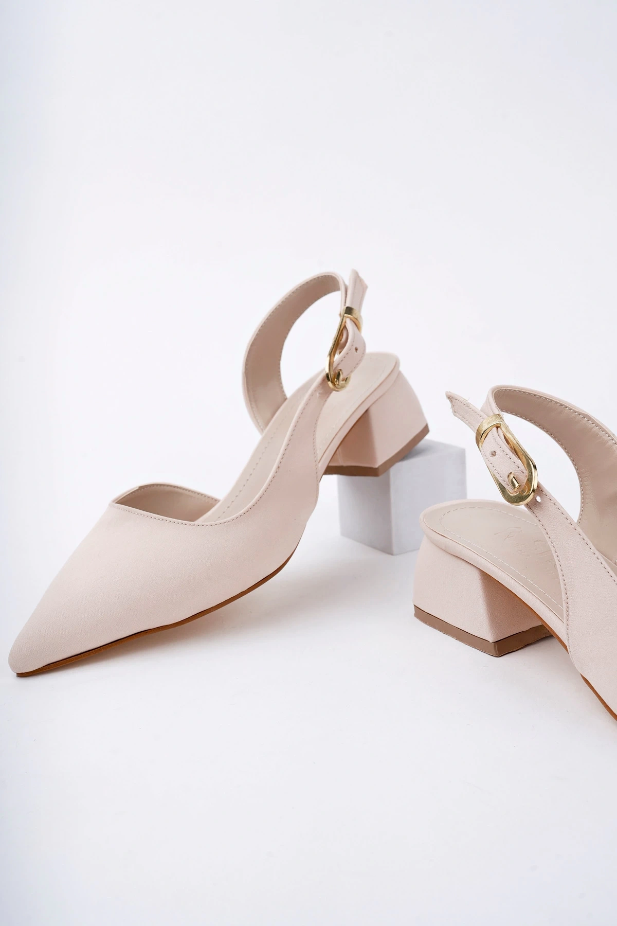 Kadın Bej Arkası Açık Sivri Burun Klasik Kısa Topuklu Ayakkabı
