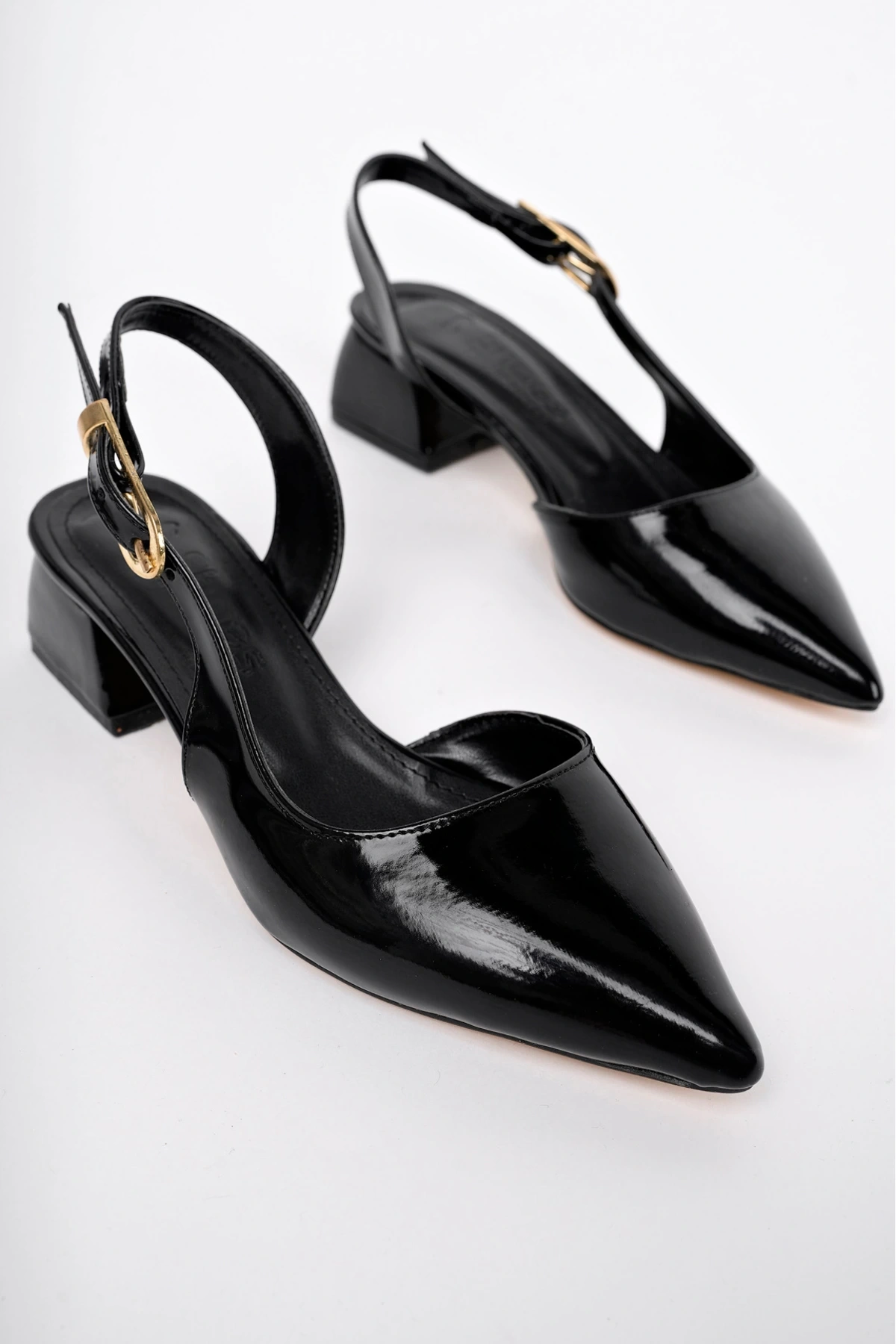 Kadın Siyah Rugan Arkası Açık Sivri Burun Klasik Kısa Topuklu Ayakkabı