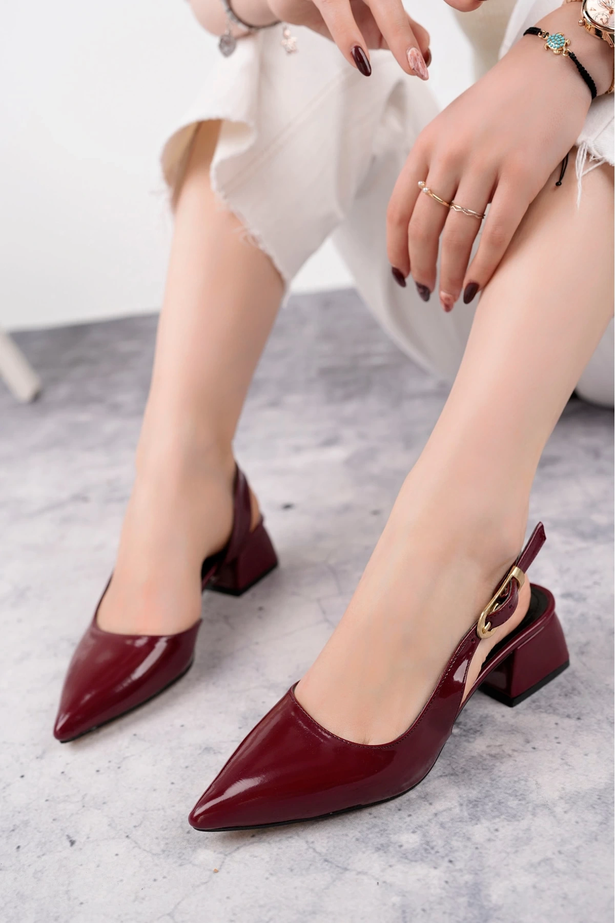 Kadın Bordo Rugan Arkası Açık Sivri Burun Klasik Kısa Topuklu Ayakkabı