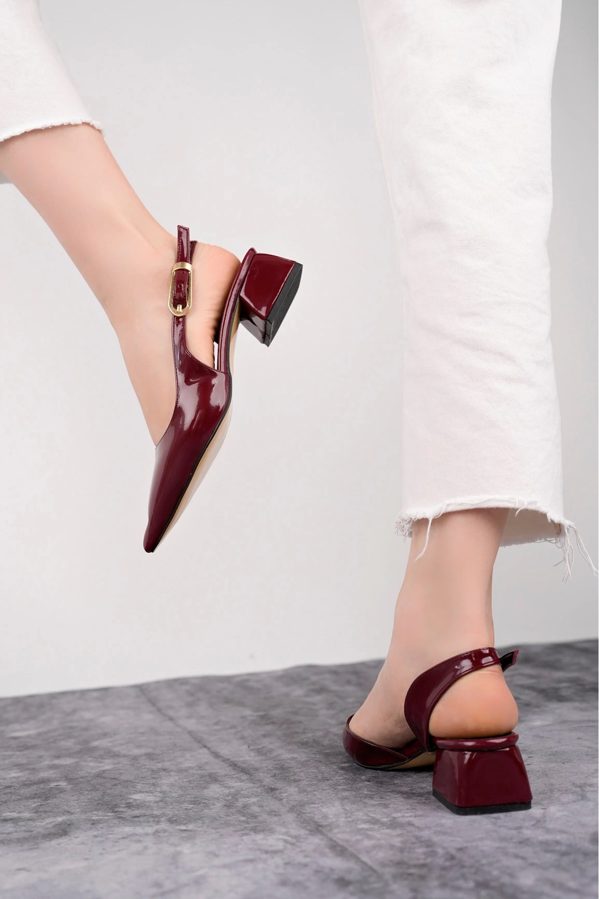 Kadın Bordo Rugan Arkası Açık Sivri Burun Klasik Kısa Topuklu Ayakkabı