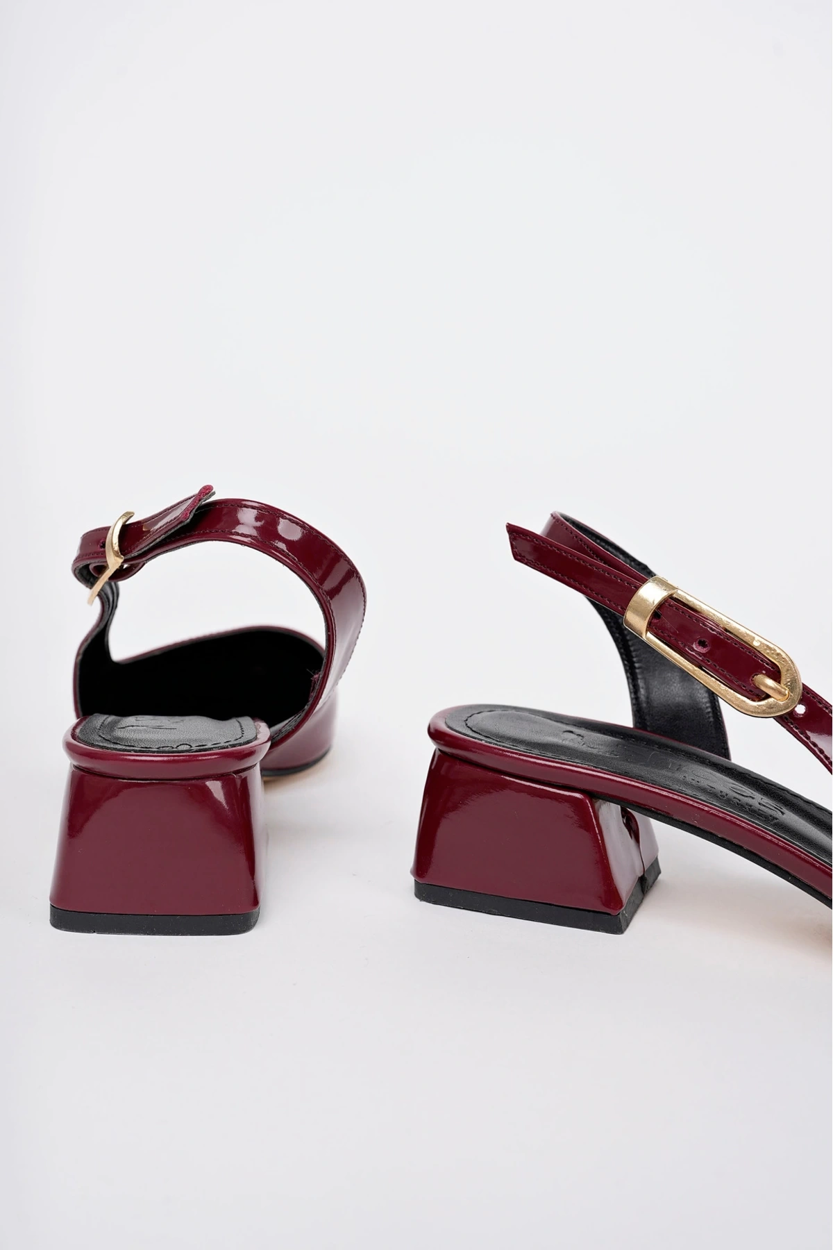 Kadın Bordo Rugan Arkası Açık Sivri Burun Klasik Kısa Topuklu Ayakkabı