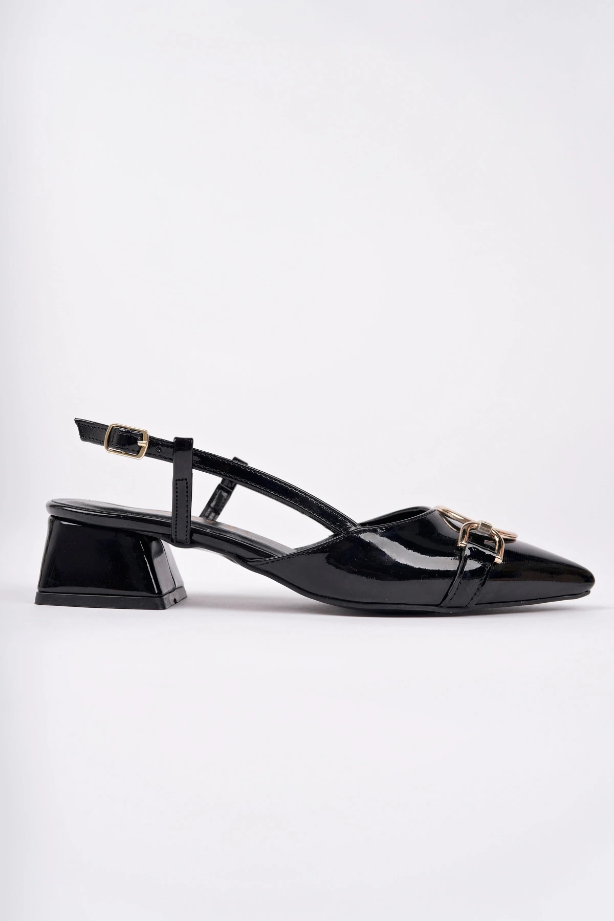 Kadın Siyah Rugan Tokalı Sivri Burun Kısa Topuklu Ayakkabı