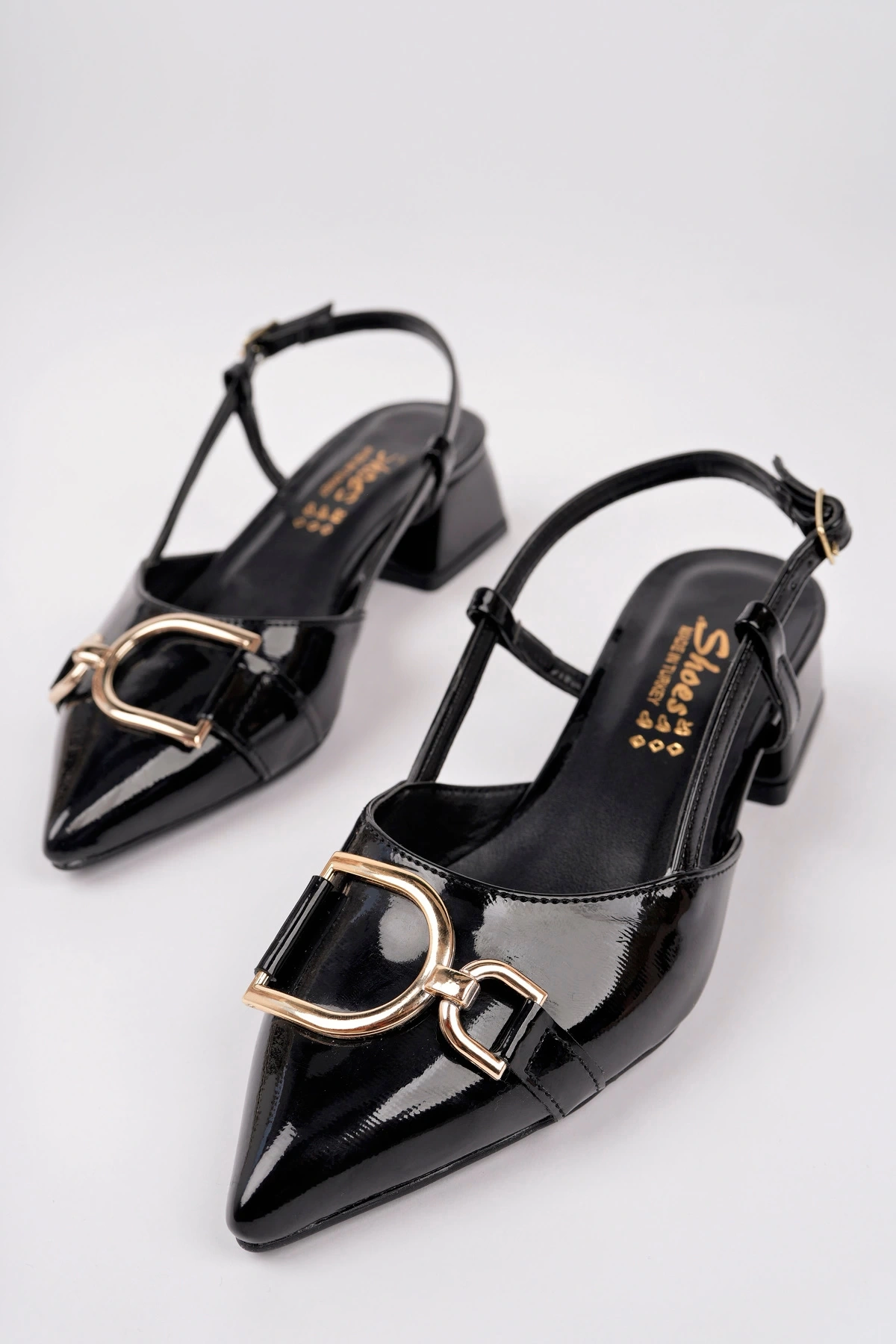 Kadın Siyah Rugan Tokalı Sivri Burun Kısa Topuklu Ayakkabı