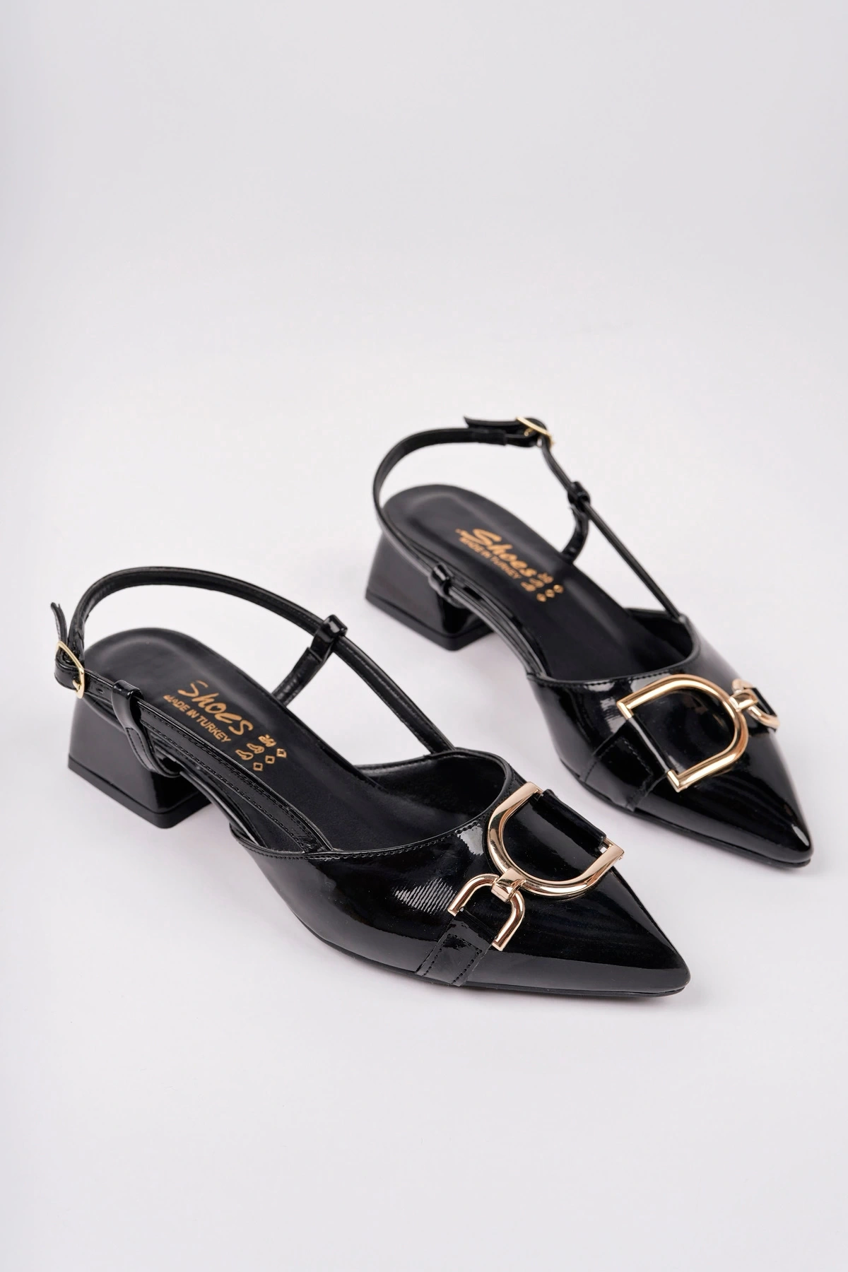 Kadın Siyah Rugan Tokalı Sivri Burun Kısa Topuklu Ayakkabı