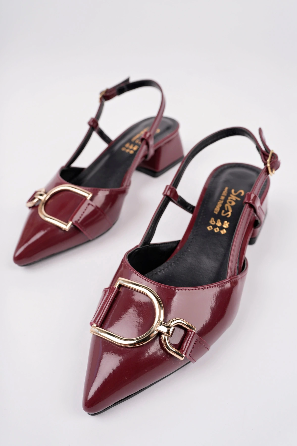 Kadın Bordo Rugan Tokalı Sivri Burun Kısa Topuklu Ayakkabı