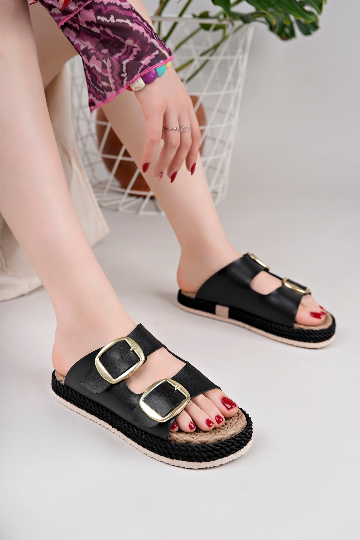 Kadın Siyah Günlük Çift Tokalı Rahat Taban Hasır Sandalet Terlik