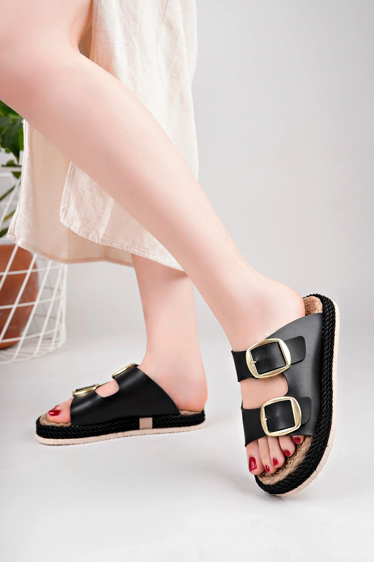 Kadın Siyah Günlük Çift Tokalı Rahat Taban Hasır Sandalet Terlik