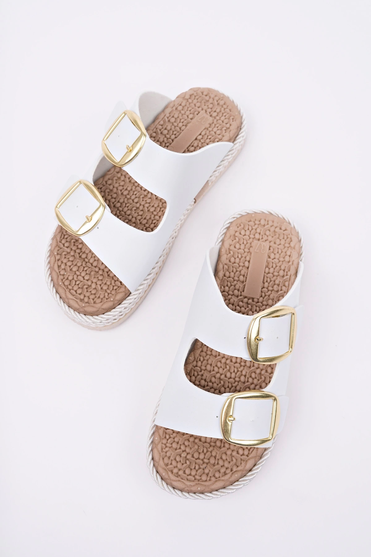 Kadın Beyaz Günlük Çift Tokalı Rahat Taban Hasır Sandalet Terlik