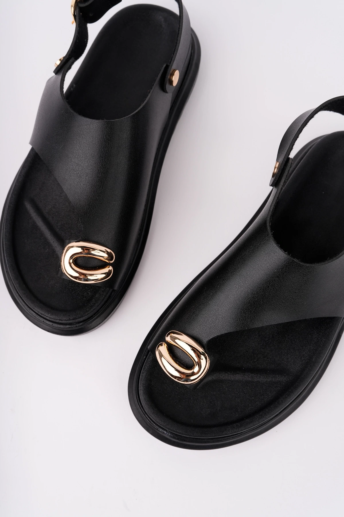 Kadın Siyah Deri Günlük Gold yüzük Parmak Arası Sandalet