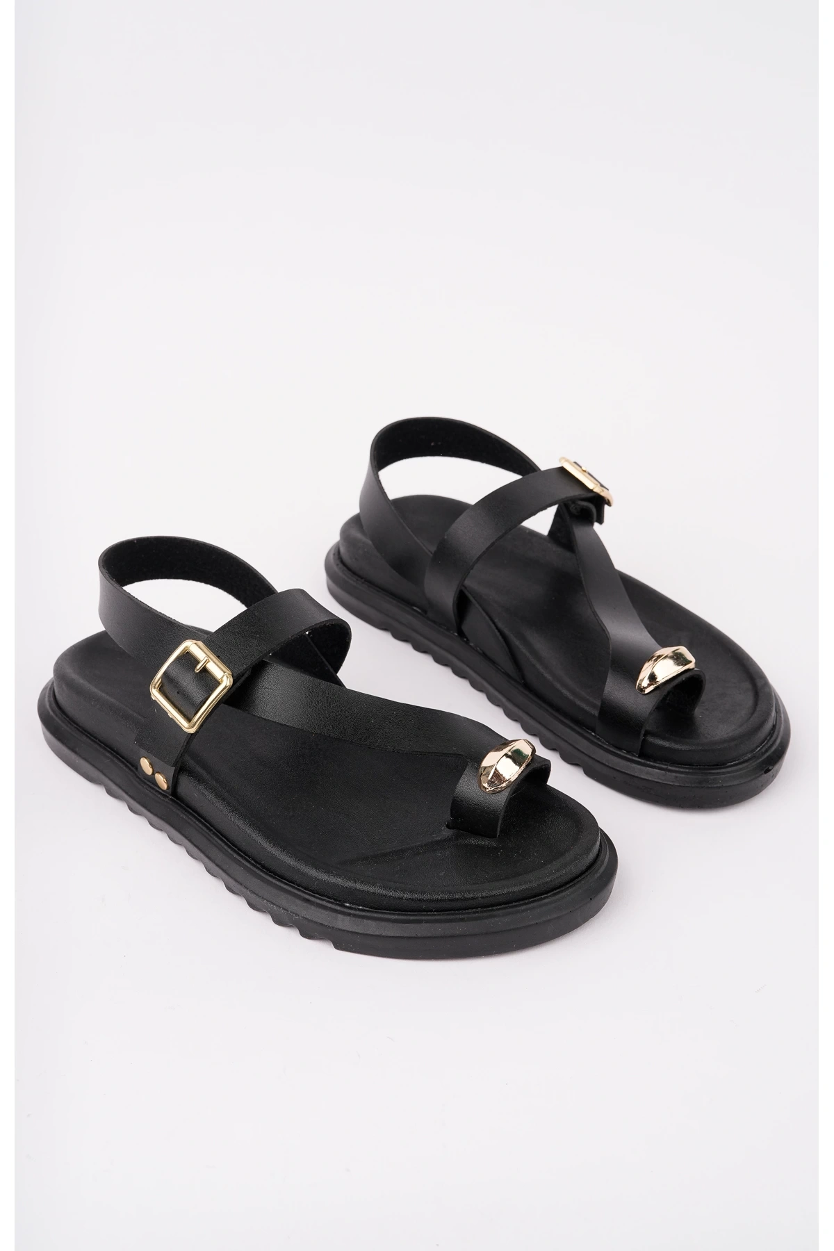 Kadın Siyah Günlük Gold Yüzük Parmak Arası Toka Detaylı Sandalet