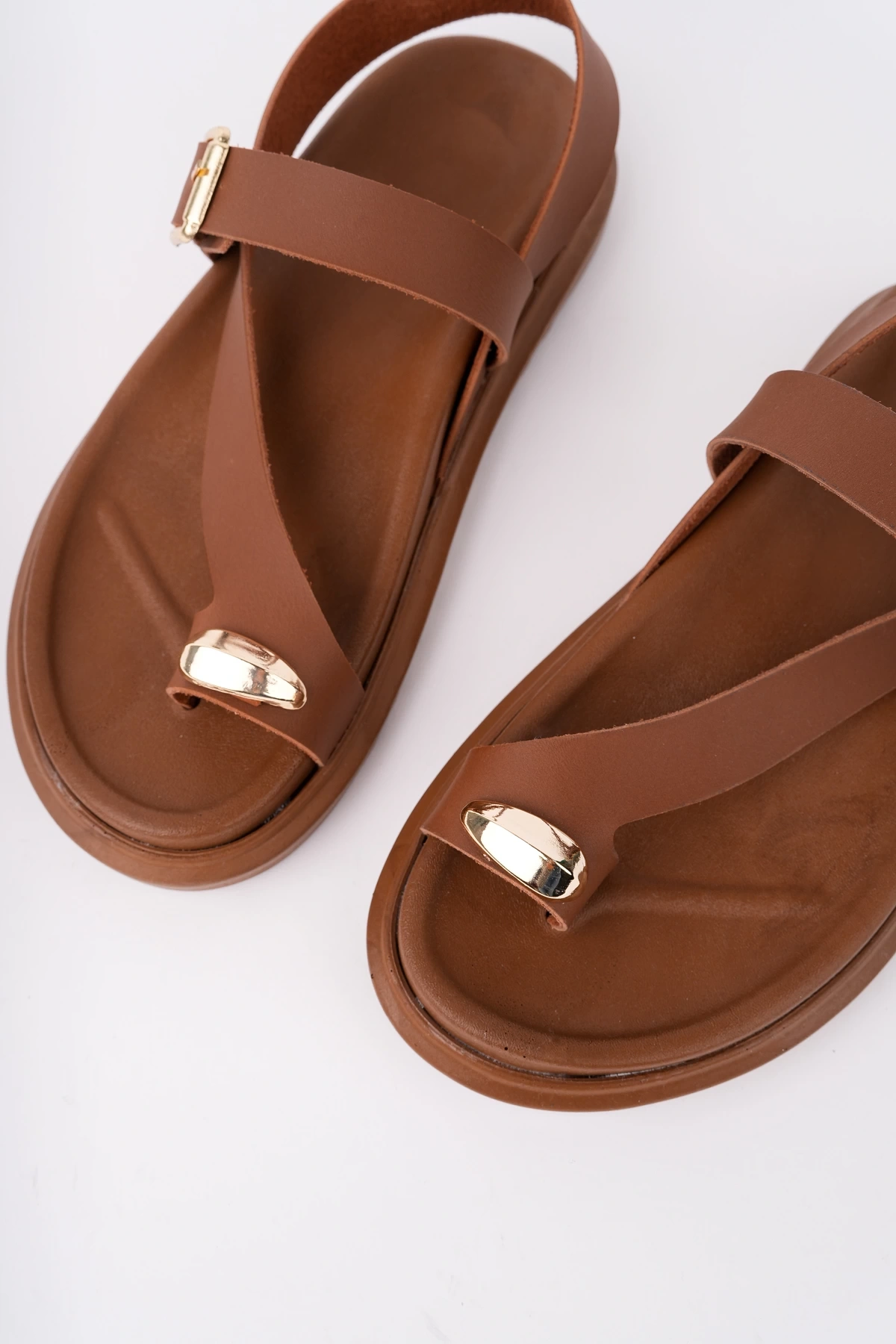 Kadın Taba Günlük Gold Yüzük Parmak Arası Toka Detaylı Sandalet