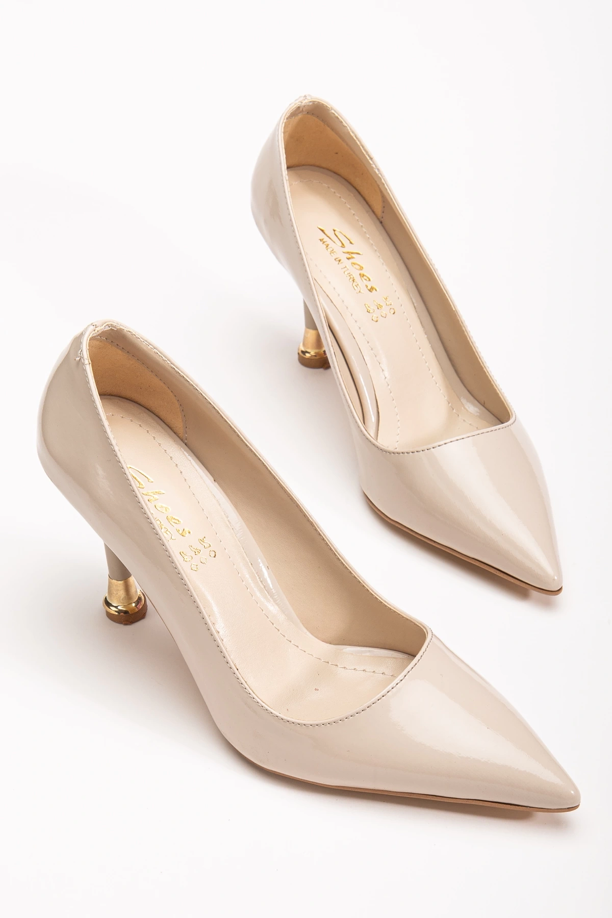 Kadın Bej Rugan Arkası Kapalı Gold Ökçe Detaylı Topuklu Ayakkabı