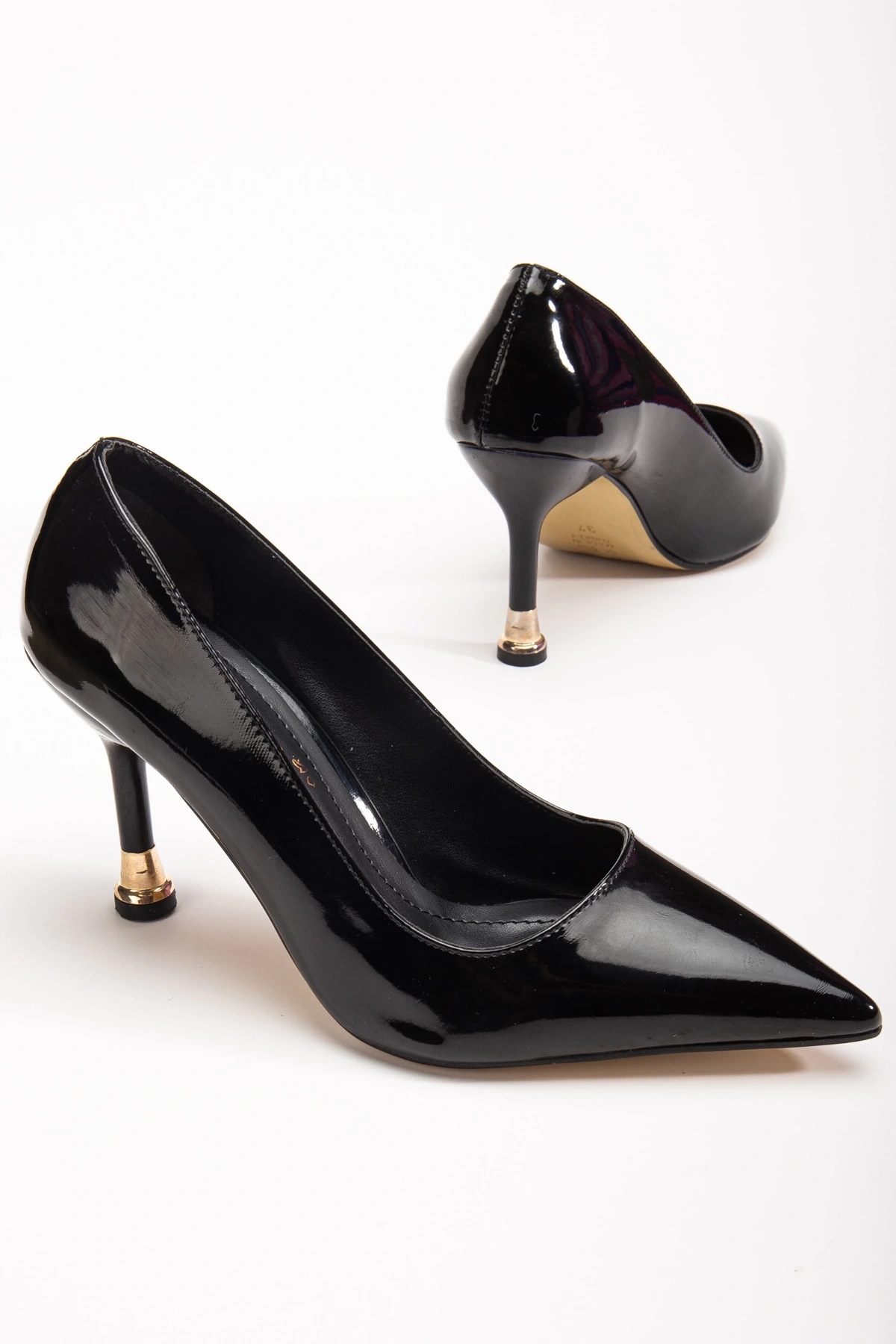 Kadın Siyah Rugan Arkası Kapalı Gold Ökçe Detaylı Topuklu Ayakkabı