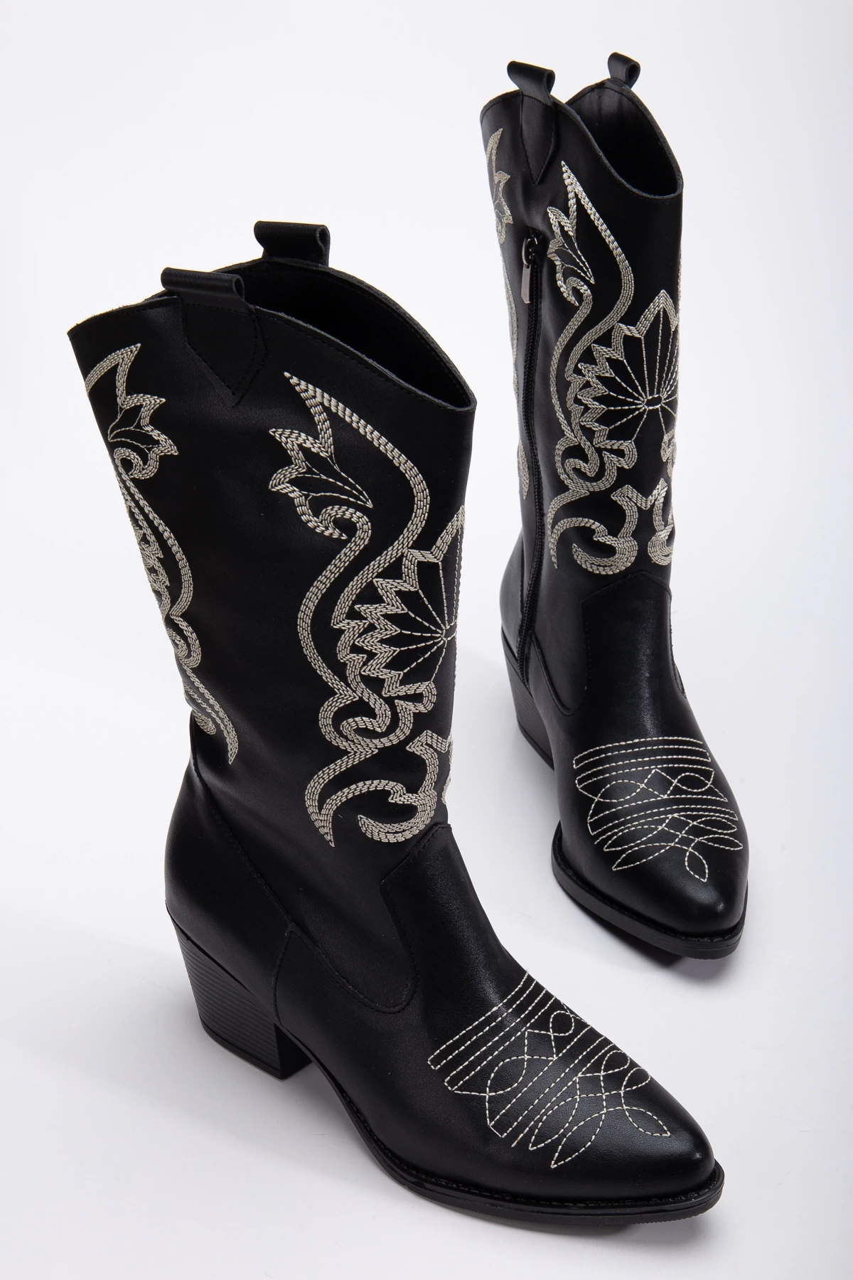 Kadın Siyah Beyaz Deri Özel Nakış Fermuar Detaylı Kovboy Çizme