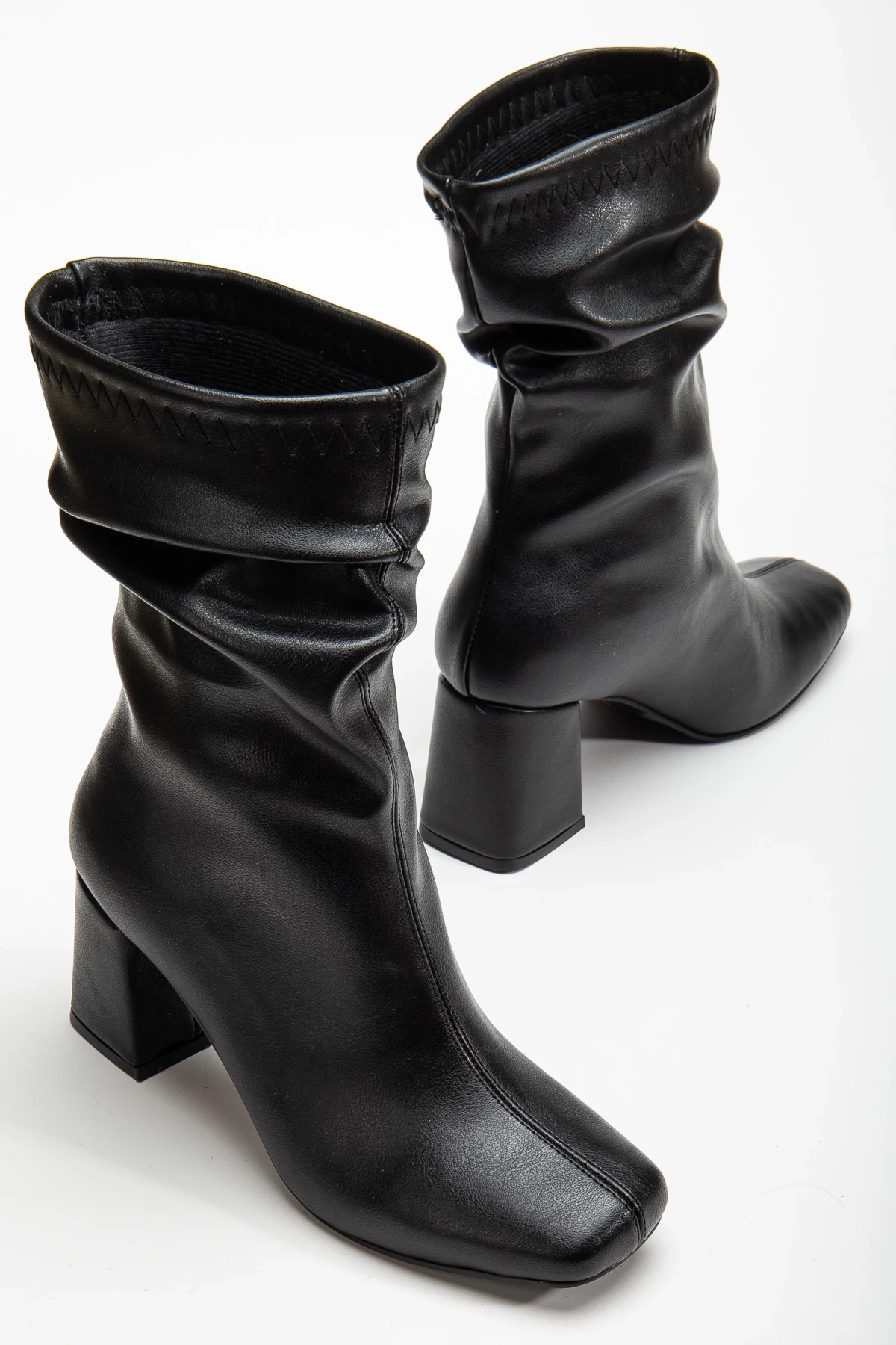 Celestia Kadın Siyah Küt Burun Büzgülü Bot