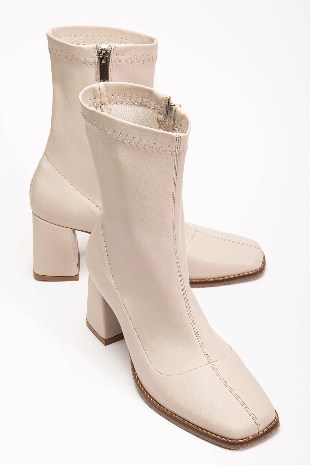 Kadın Orta Boy Küt Burun Streç Kumaş Topuklu Ayakkabı Bej