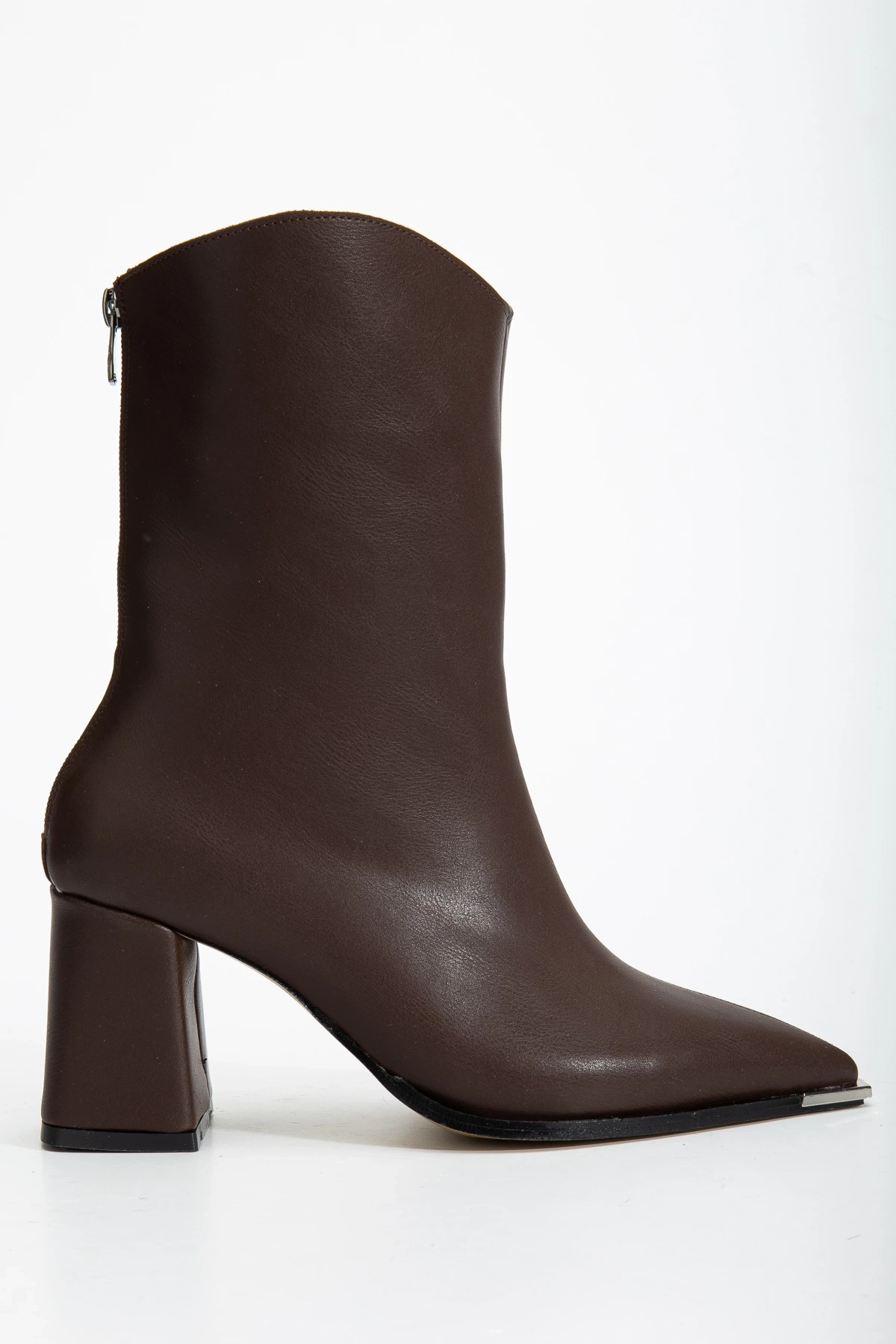 Kadın Kahverengi Arkadan Fermuarlı Sivri Burun Metal Detaylı Topuklu Bot