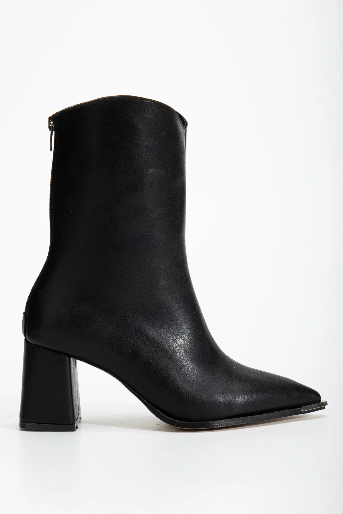 Kadın Siyah Arkadan Fermuarlı Sivri Burun Metal Detaylı Topuklu Bot
