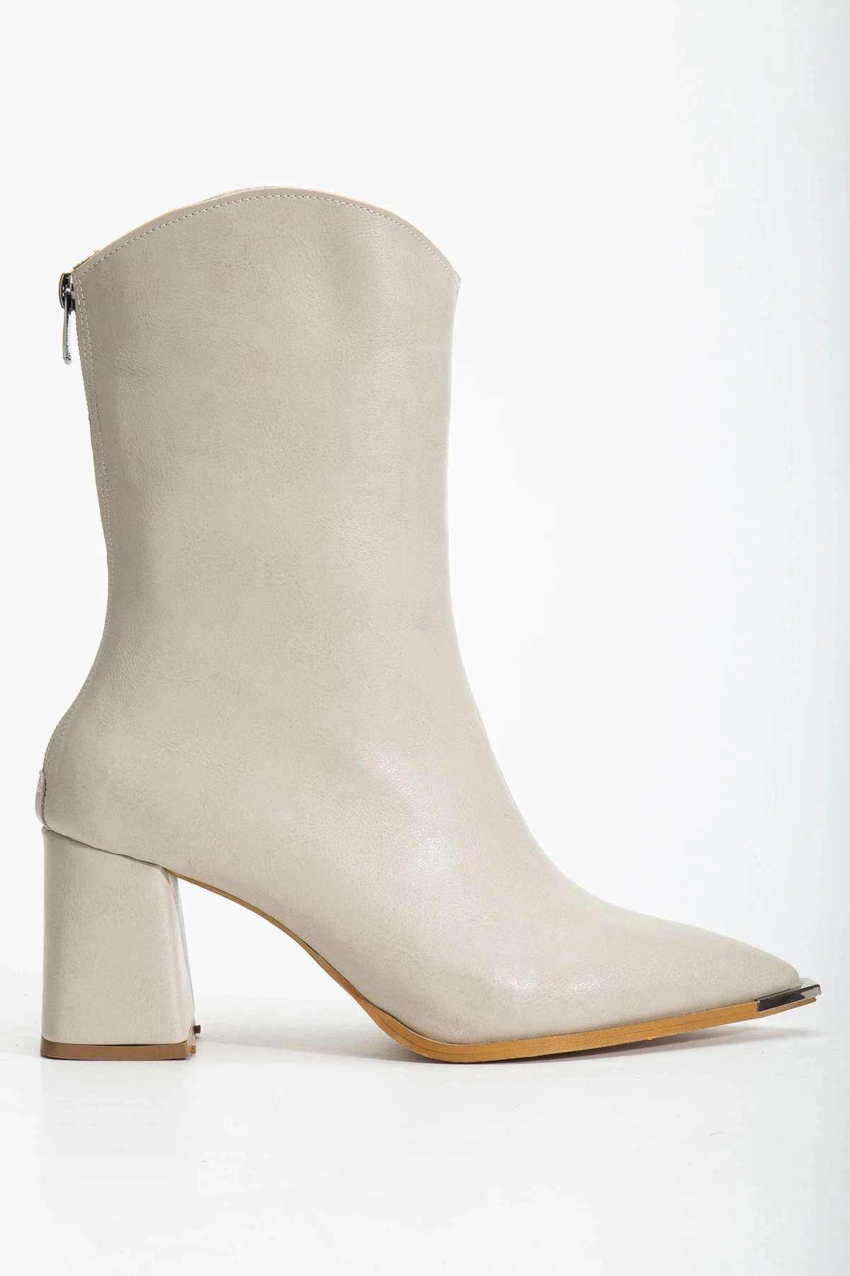 Kadın Bej Arkadan Fermuarlı Sivri Burun Metal Detaylı Topuklu Bot