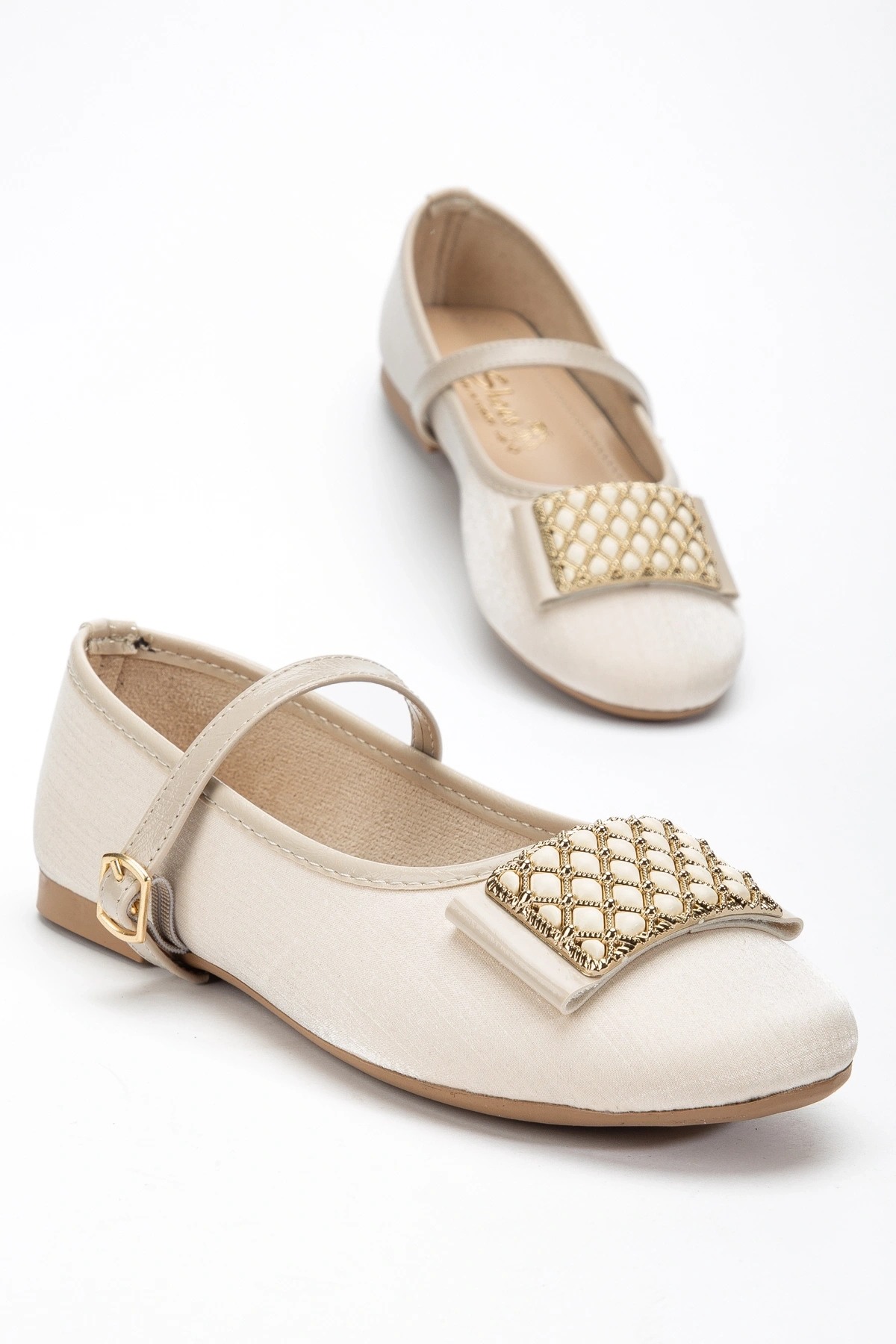 Kadın Bej Önü Tokalı Parlak Kumaş Babet