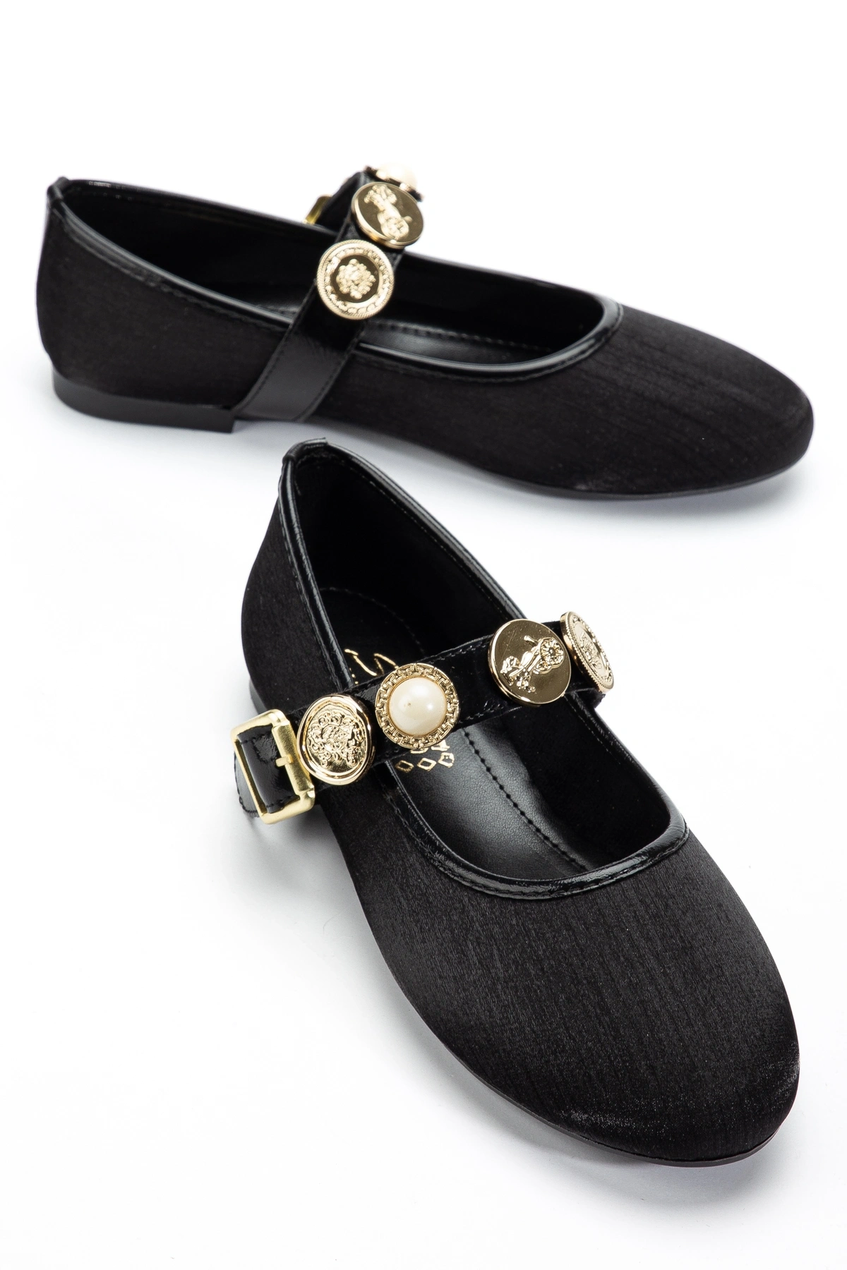 Kadın Siyah Gold Aksesuarlı Şık Parlak Kumaş Babet