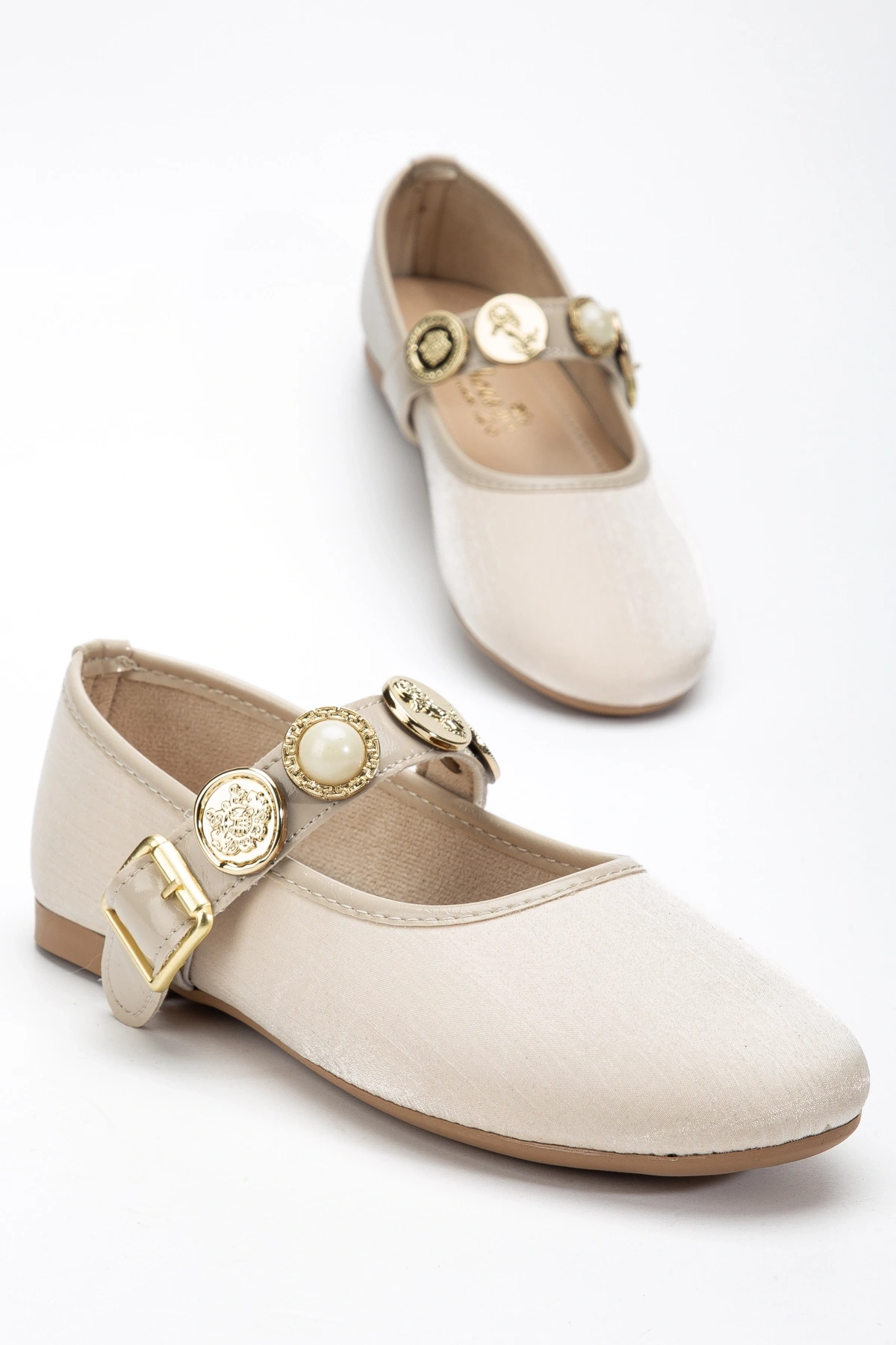 Kadın Bej Gold Aksesuarlı Şık Parlak Kumaş Babet