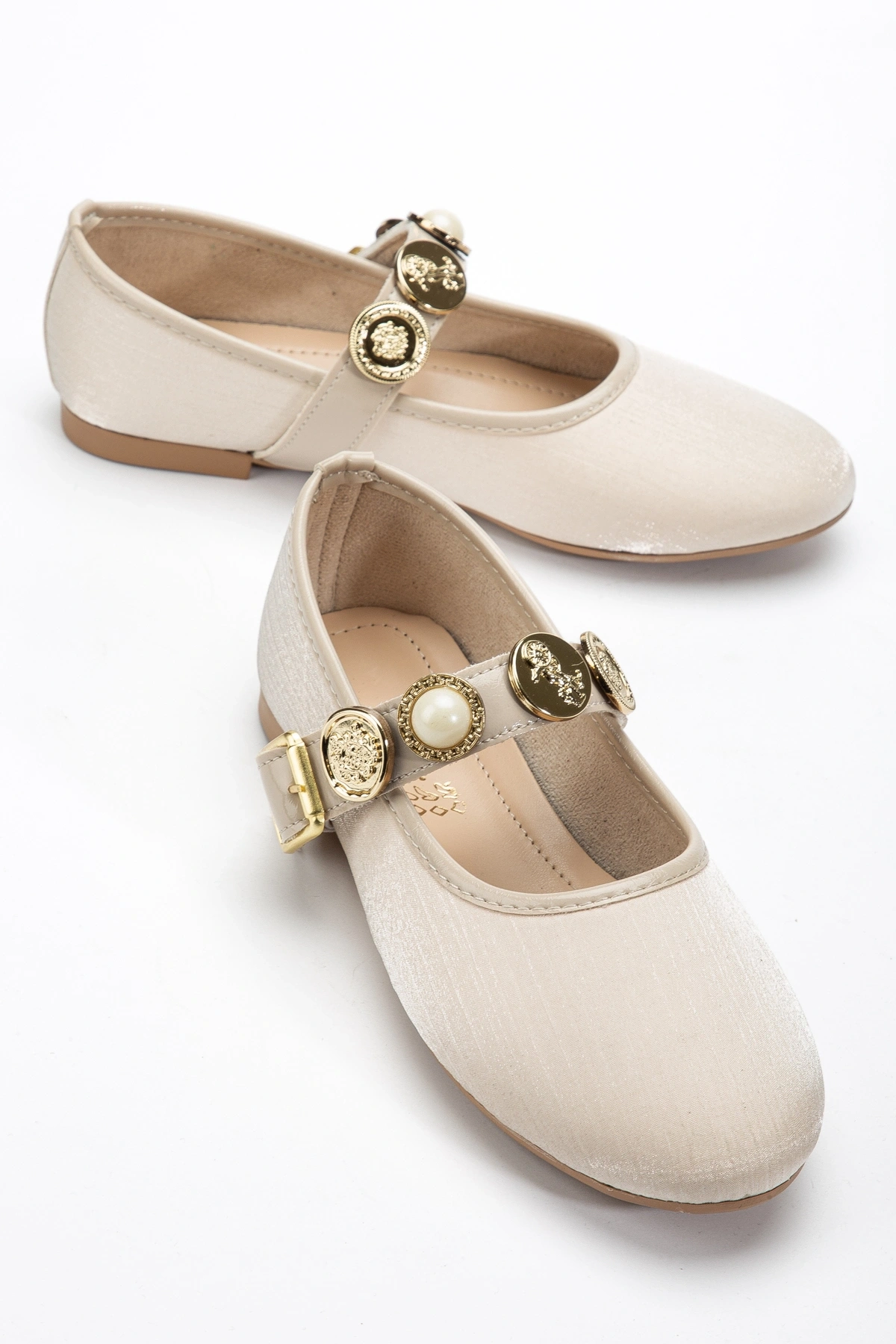 Kadın Bej Gold Aksesuarlı Şık Parlak Kumaş Babet