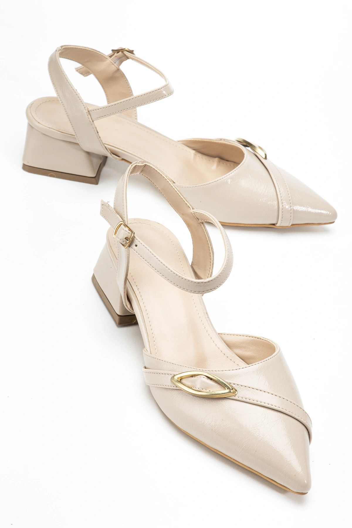 Kadın Bej Kırışık Rugan Kısa Topuklu Ayakkabı