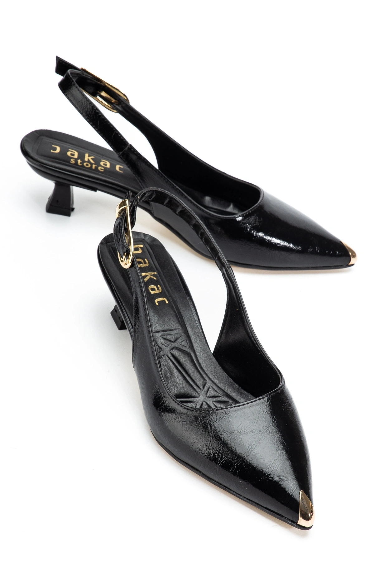 Kadın Siyah Kırışık Rugan Burunluk Detaylı Kısa Topuklu Ayakkabı