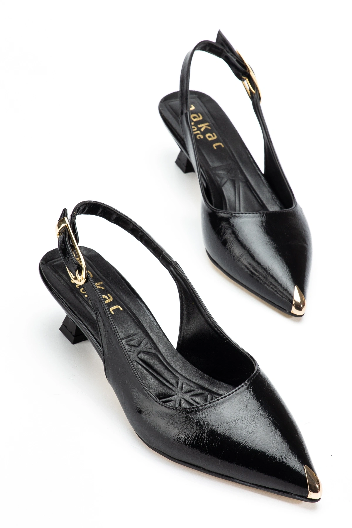 Kadın Siyah Kırışık Rugan Burunluk Detaylı Kısa Topuklu Ayakkabı