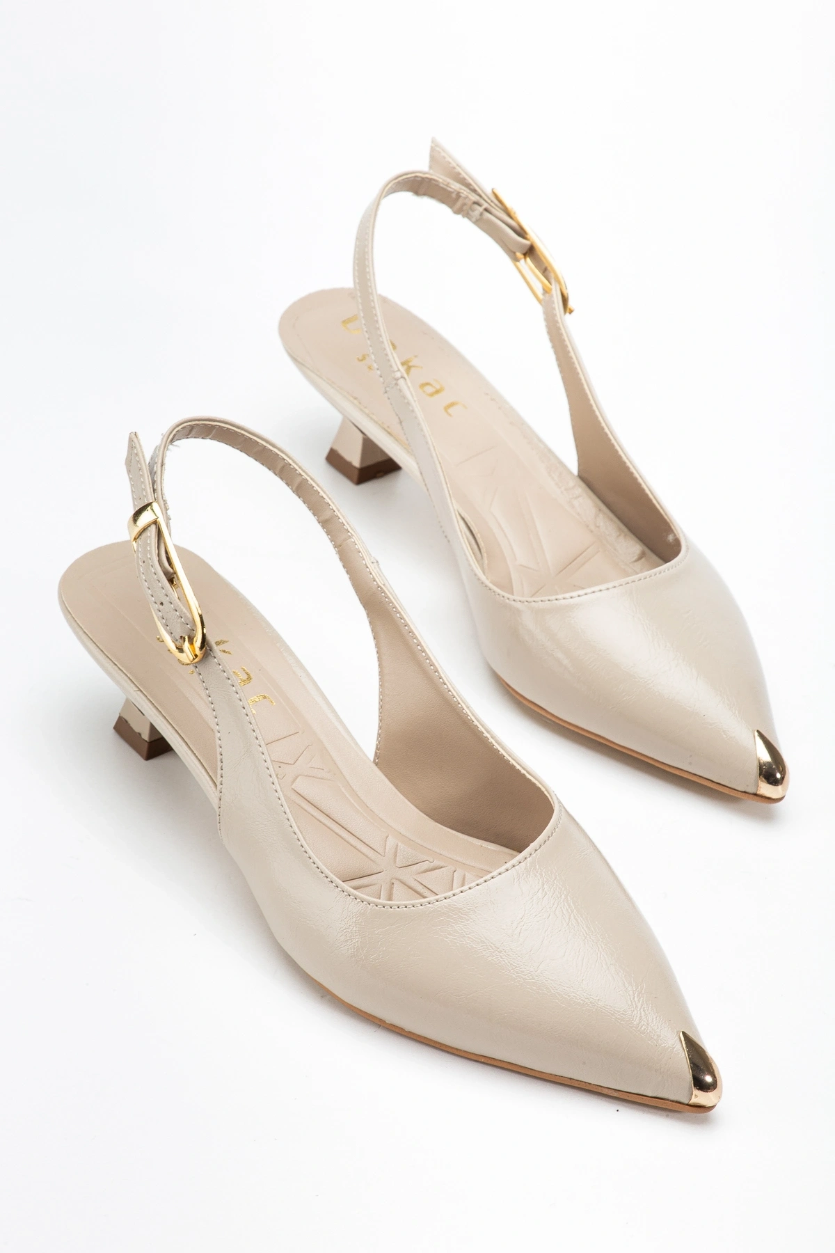 Kadın Bej Rengi Kırışık Rugan Burunluk Detaylı Kısa Topuklu Ayakkabı